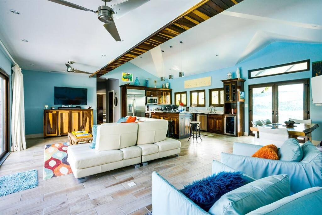 Luxury Villa, Perfect for Groups. Stunning Pool. Allamanda del Mar