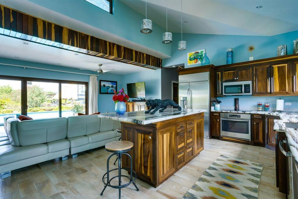 Luxury Villa, Perfect for Groups. Stunning Pool. Allamanda del Mar