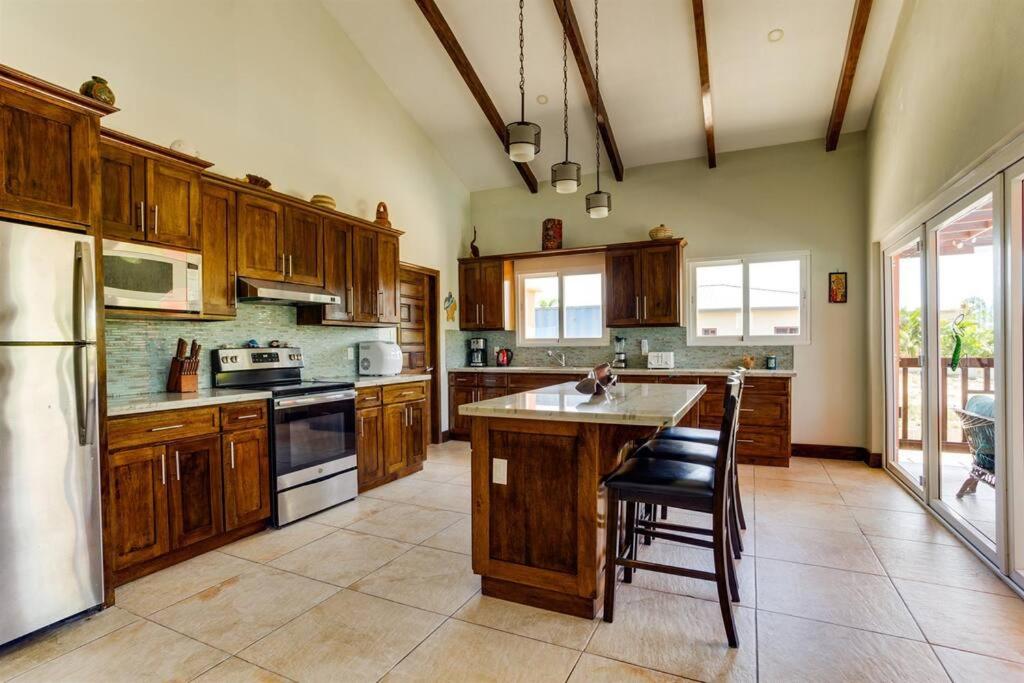 Casa Valencia - Modern Pool Family Luxury Sleeps 8