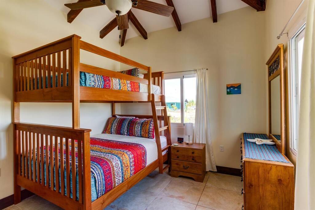 Casa Valencia - Modern Pool Family Luxury Sleeps 8