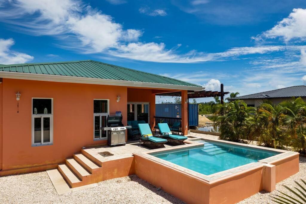 Casa Valencia - Modern Pool Family Luxury Sleeps 8