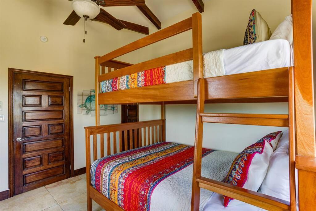 Casa Valencia - Modern Pool Family Luxury Sleeps 8