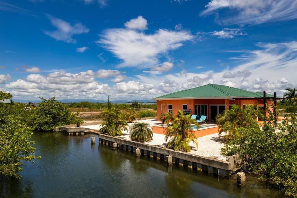 Casa Valencia - Modern Pool Family Luxury Sleeps 8