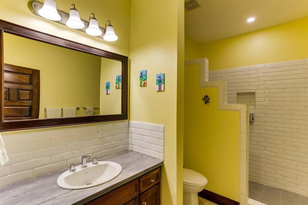 Casa Valencia - Modern Pool Family Luxury Sleeps 8