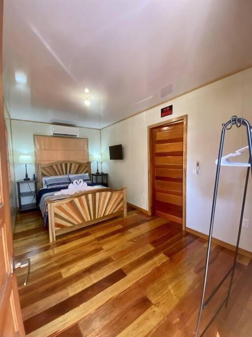 Cashew Tree Cabana - Small Cosy, Close to the Beach.