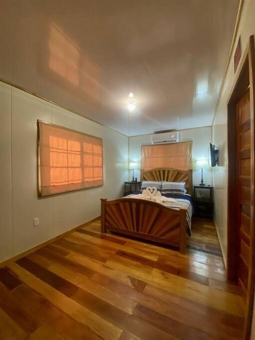Cashew Tree Cabana - Small Cosy, Close to the Beach.