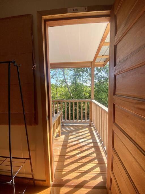 Cashew Tree Cabana - Small Cosy, Close to the Beach.