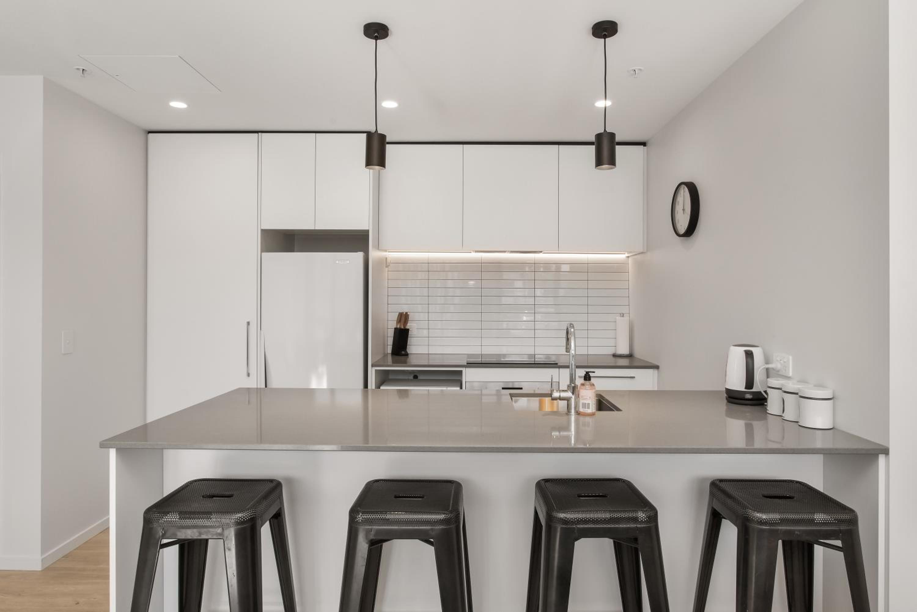 Heart of the CBD 2Bdrms 2Bthrms secure park view 3