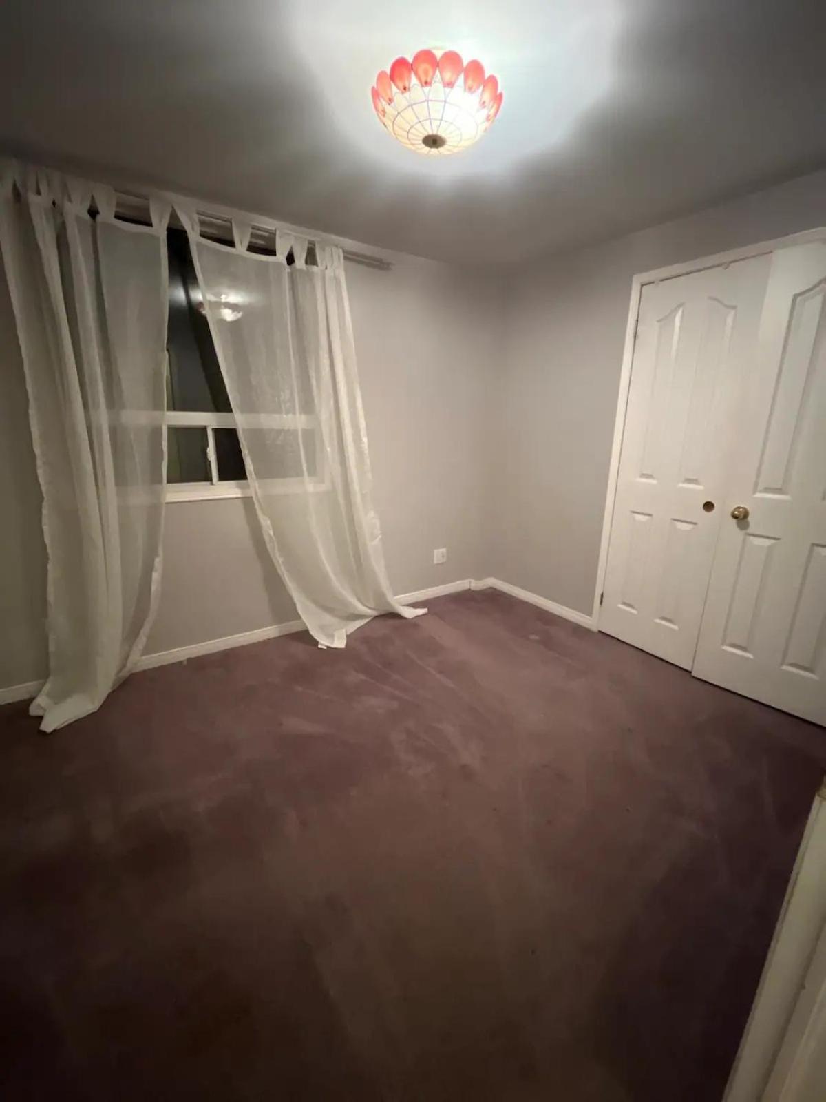 Charming Affordable Accommodation 20 min to Toronto P3