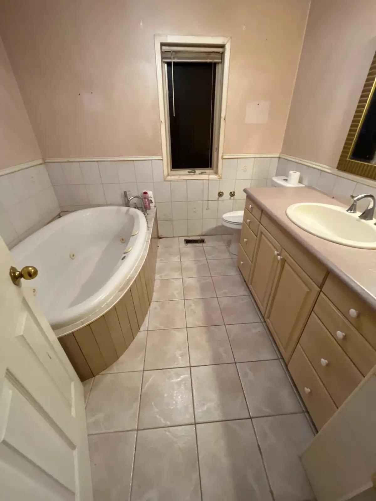 Charming Affordable Accommodation 20 min to Toronto P3