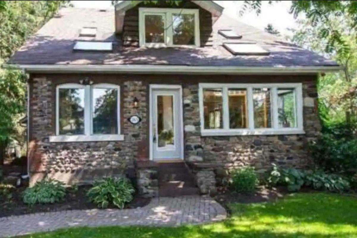 Charming Affordable Accommodation 20 min to Toronto P3