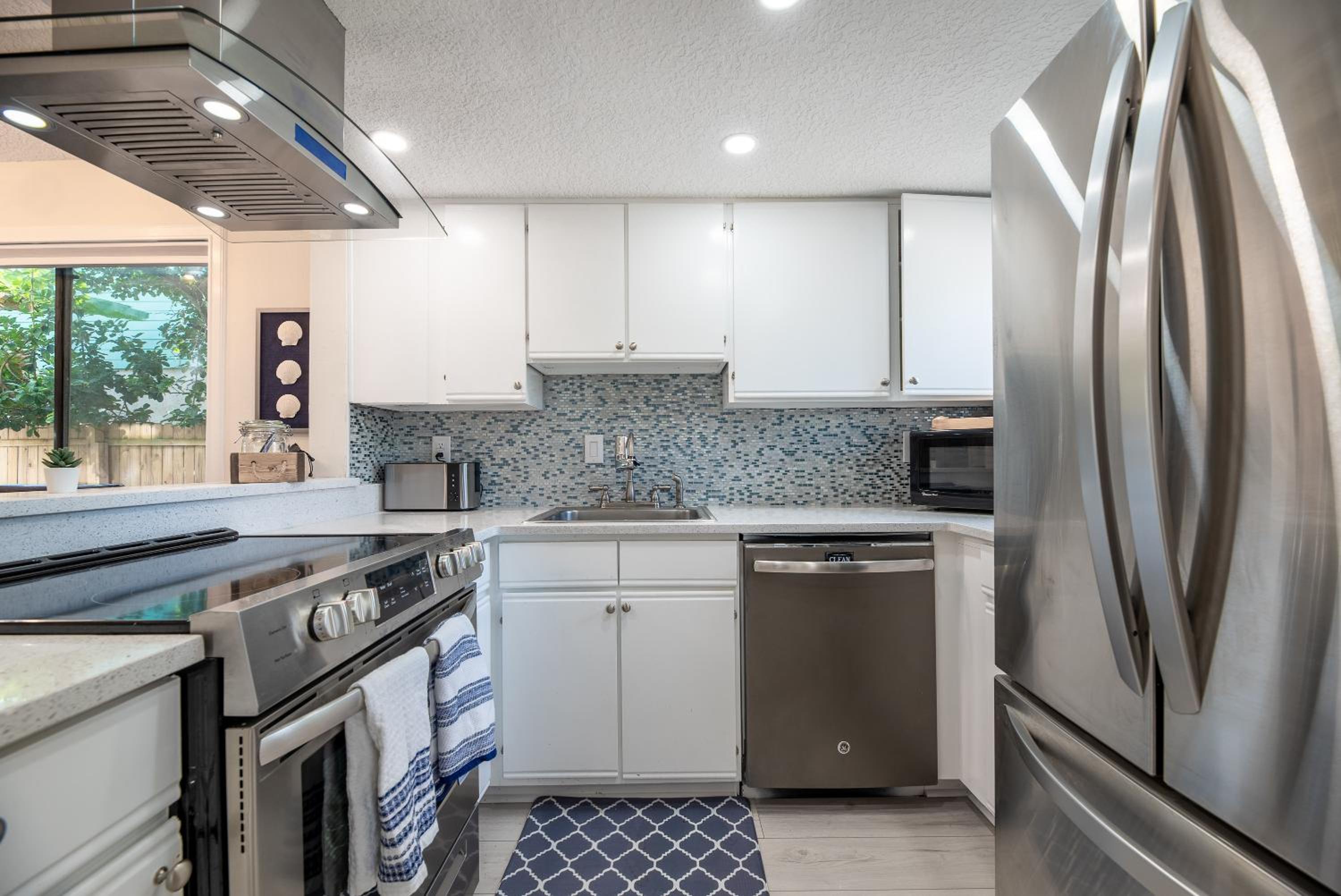Jax Vacations 1/2 Mile to Beach, 2 bedroom townhome pet friendly view 3