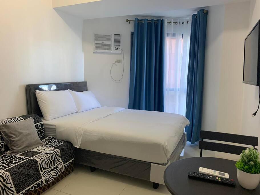 Grand Riviera Suite a3 front of US embassy Dolomite view 2