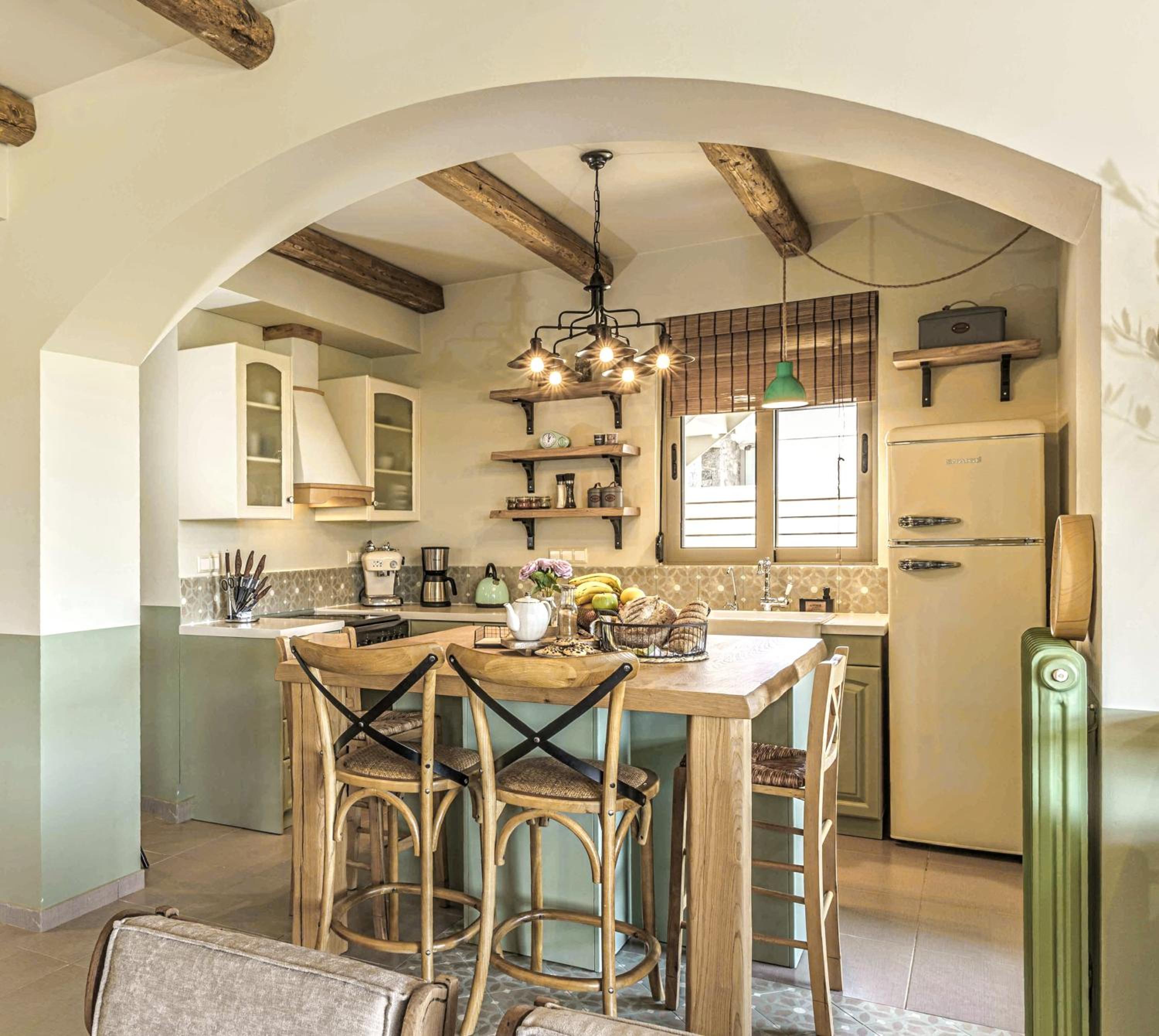 Villa Salvia - Country style luxury & a captivating poolscape