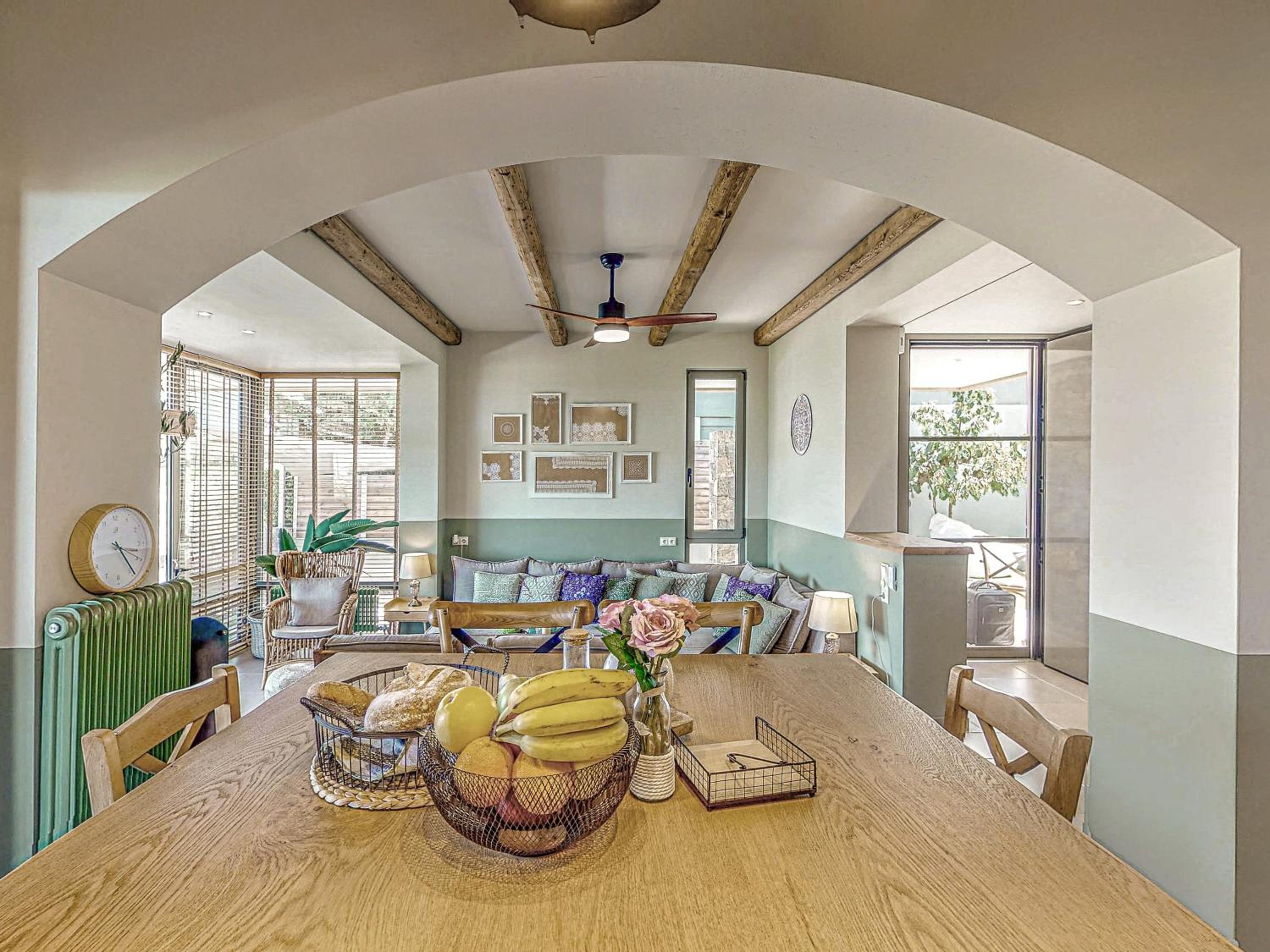 Villa Salvia - Country style luxury & a captivating poolscape