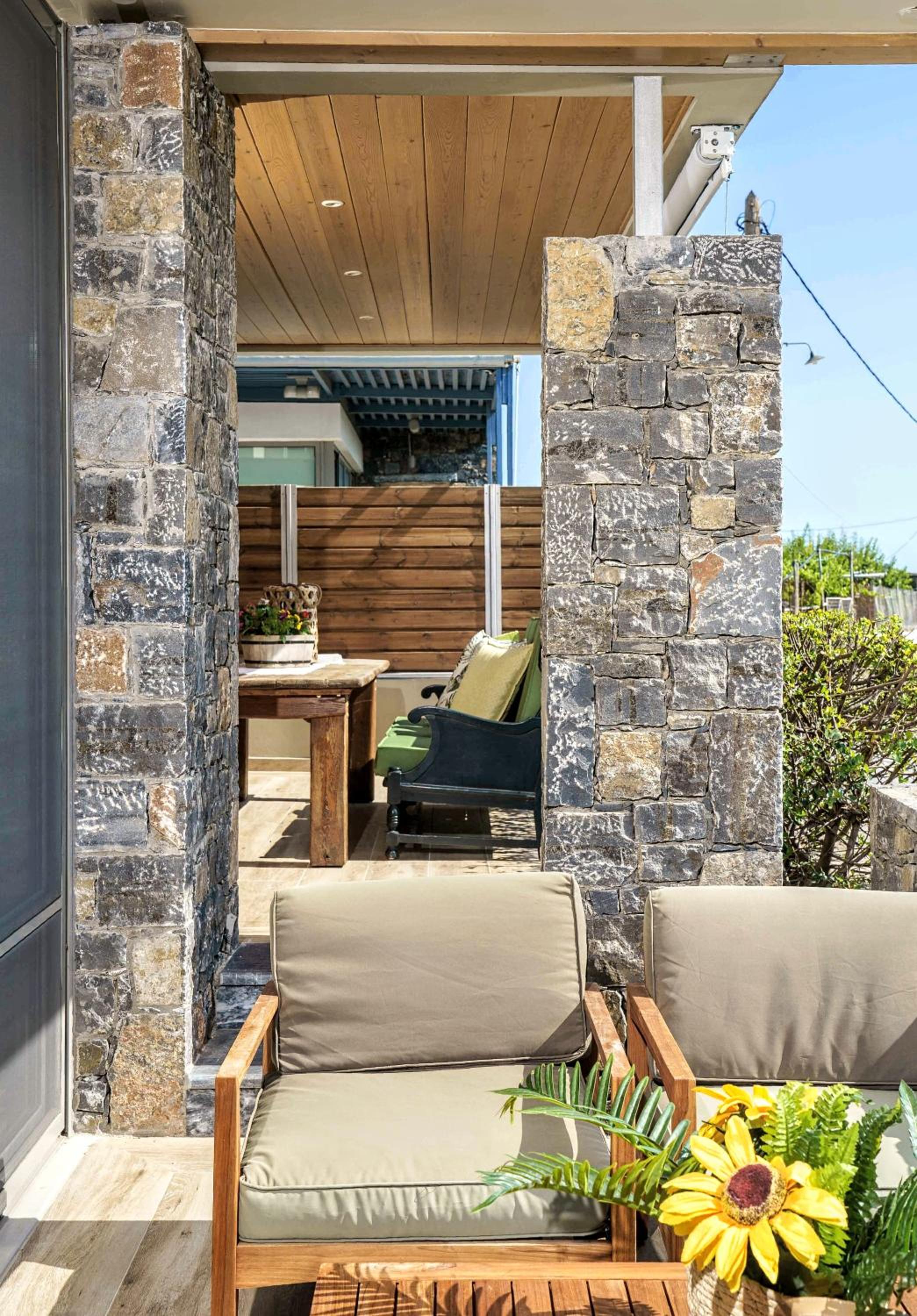 Villa Salvia - Country style luxury & a captivating poolscape