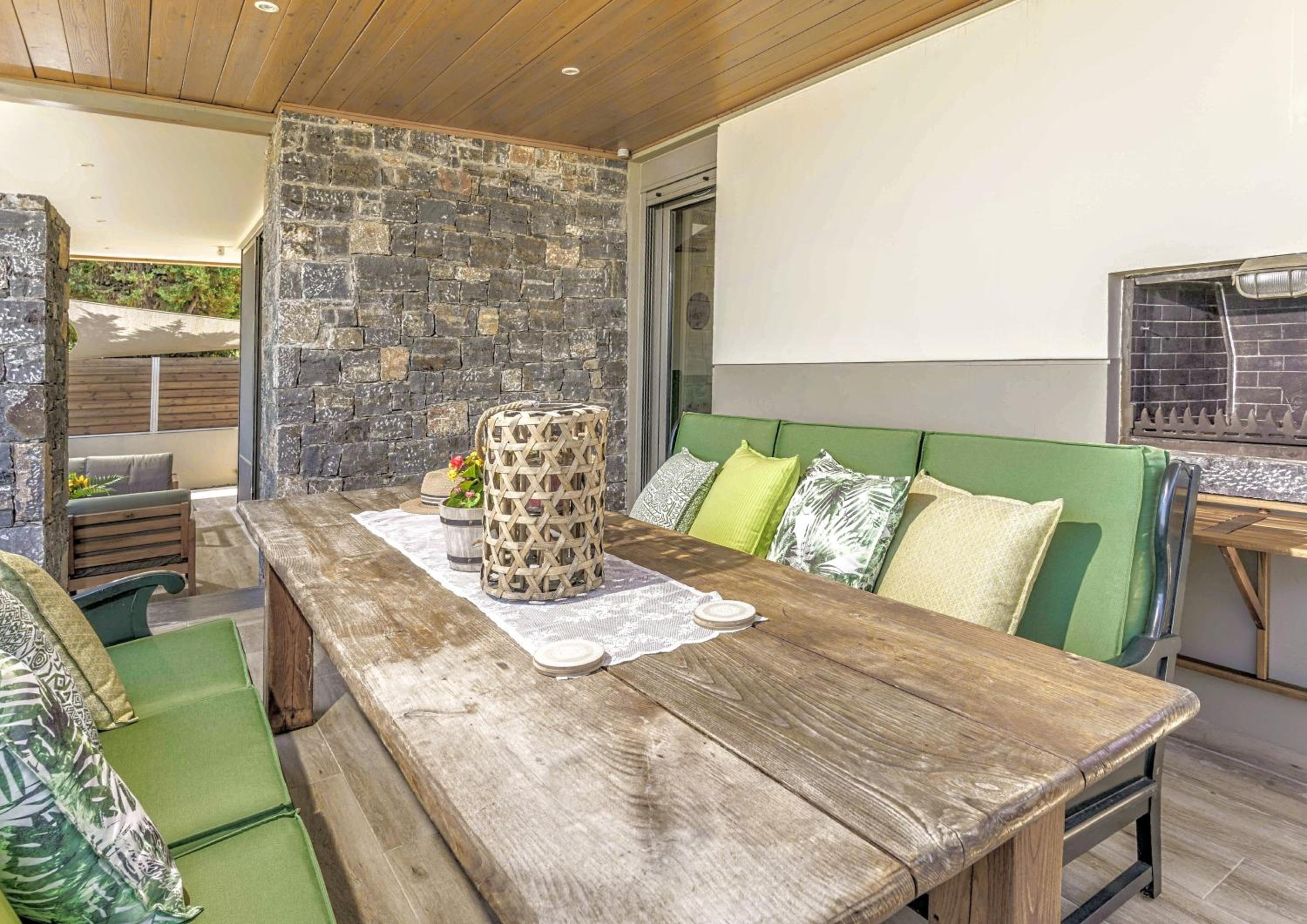 Villa Salvia - Country style luxury & a captivating poolscape