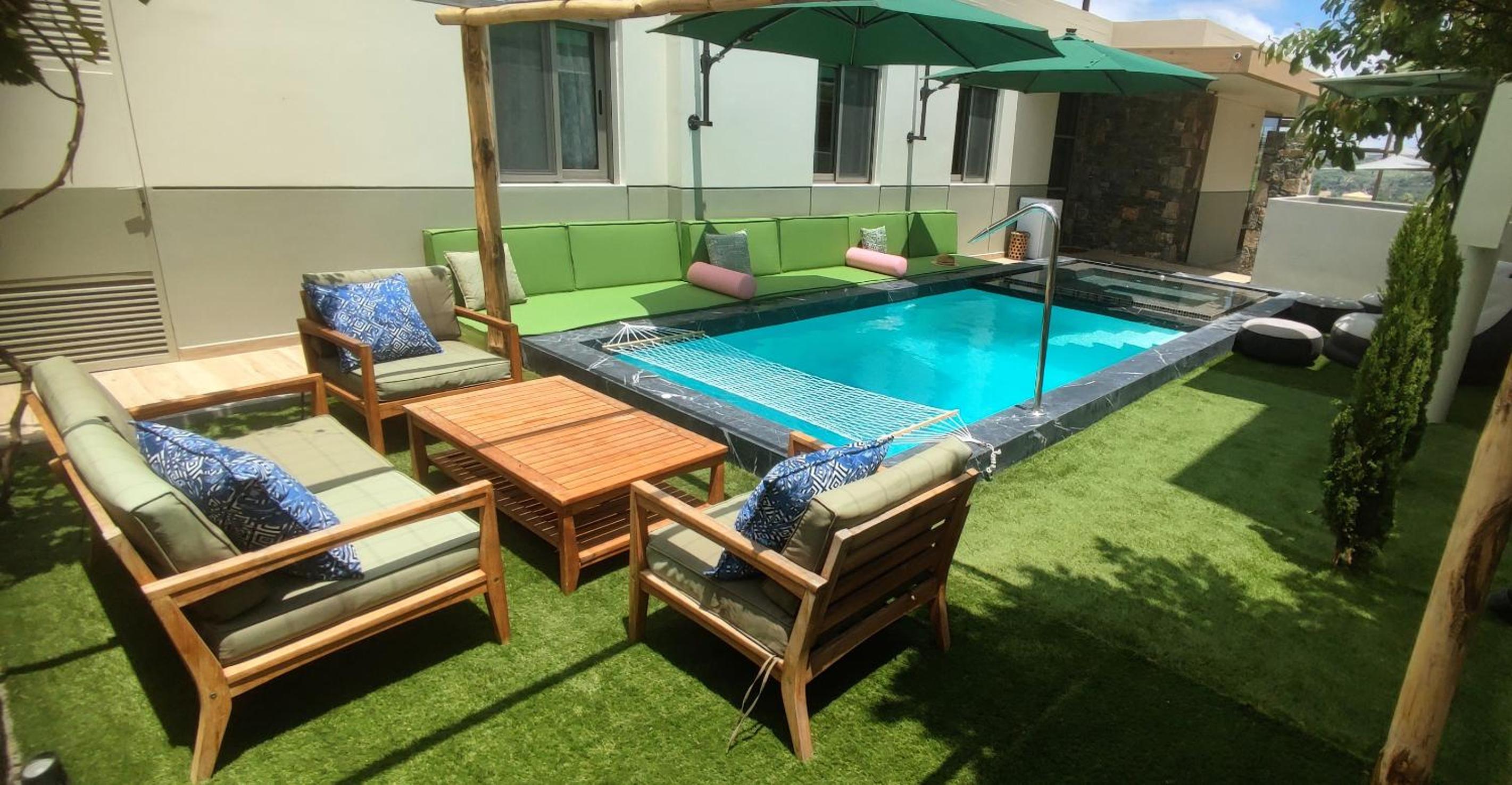 Villa Salvia - Country style luxury & a captivating poolscape
