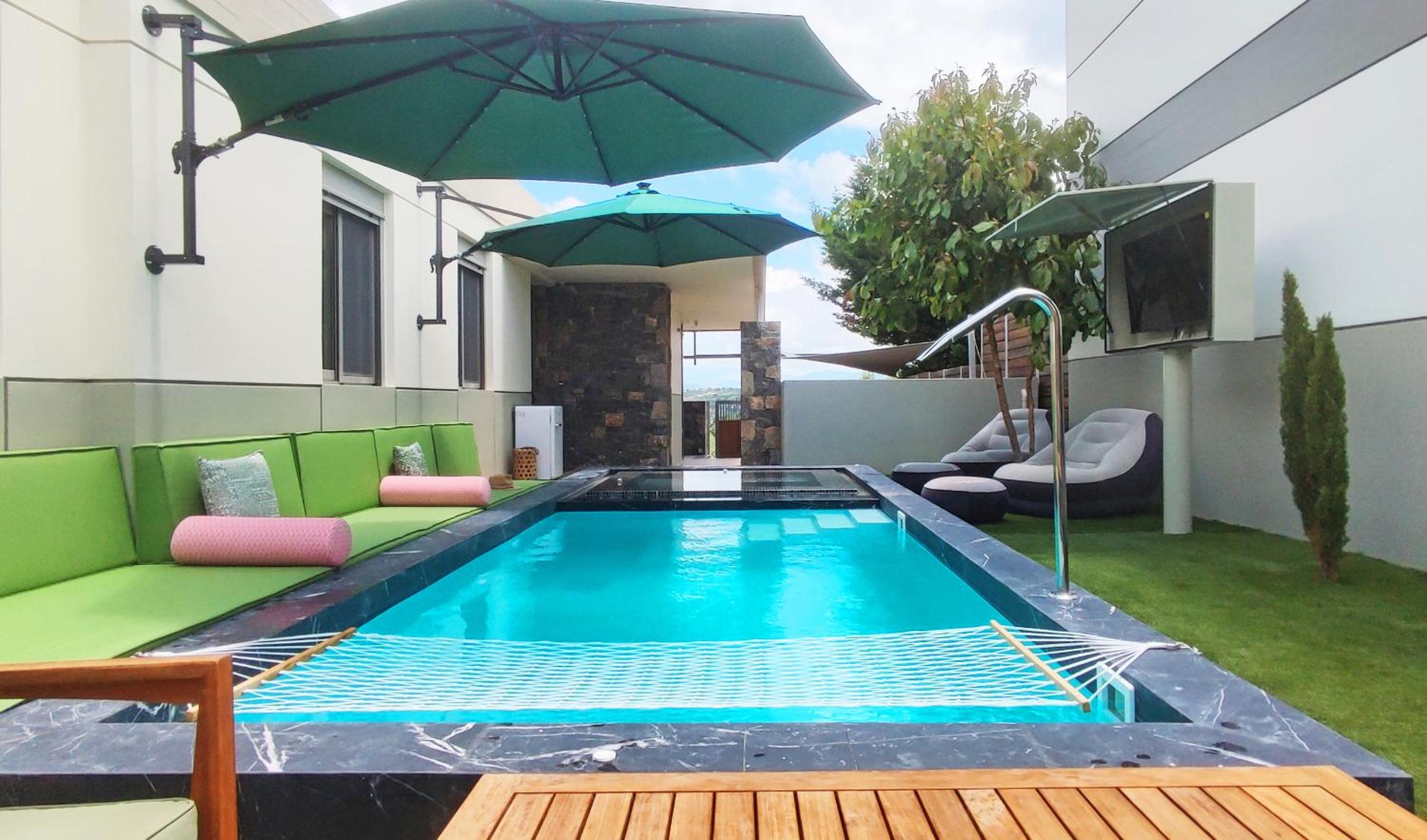 Villa Salvia - Country style luxury & a captivating poolscape
