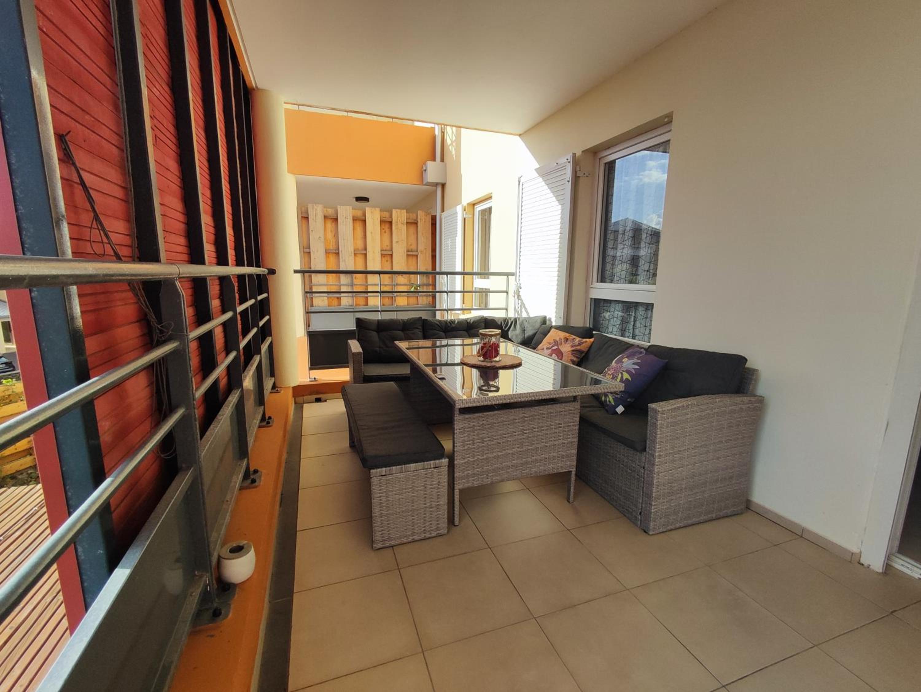 Neptune Appart T3 avec Grande Terrasse et Parking Privé, Proche des Plages, Saint Gilles Les Bains view 5