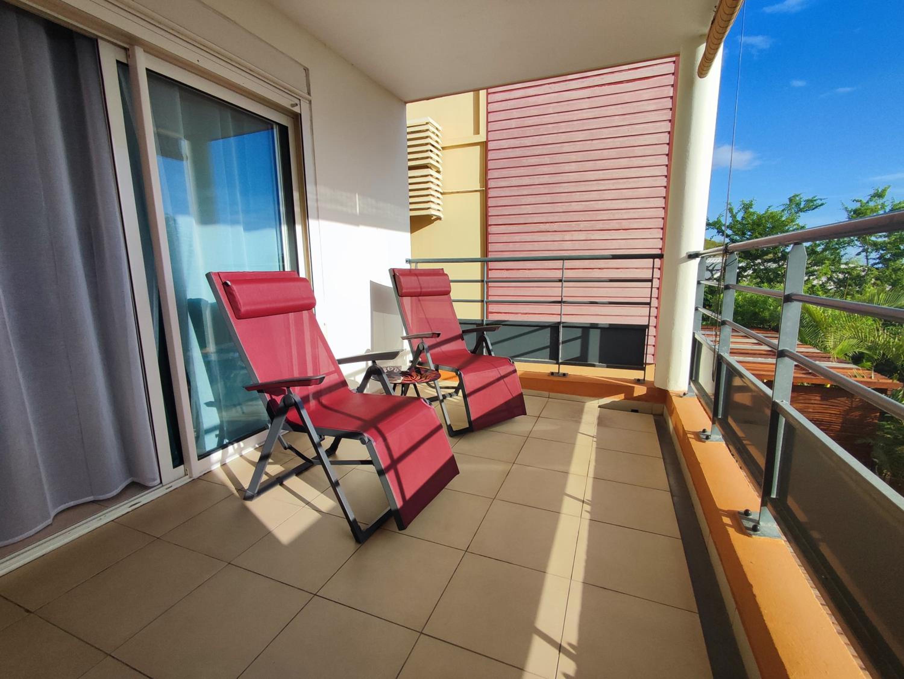 Neptune Appart T3 avec Grande Terrasse et Parking Privé, Proche des Plages, Saint Gilles Les Bains view 4