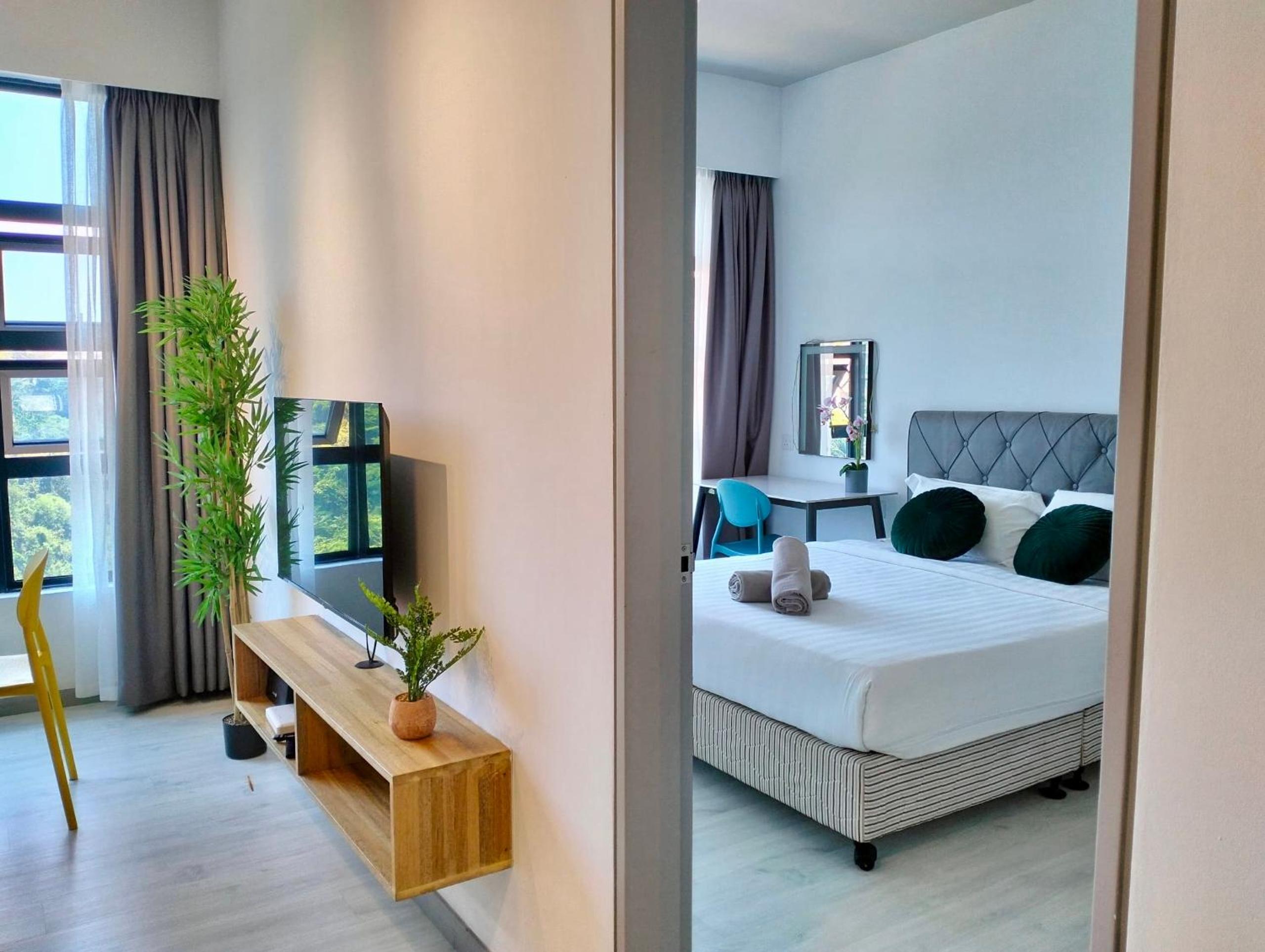 JQ1 SEA & POOL or CITY View WIFI I WASHING MACHINE for Some Units I CUCKOO WATER Jesselton Quay by R2 photo 6