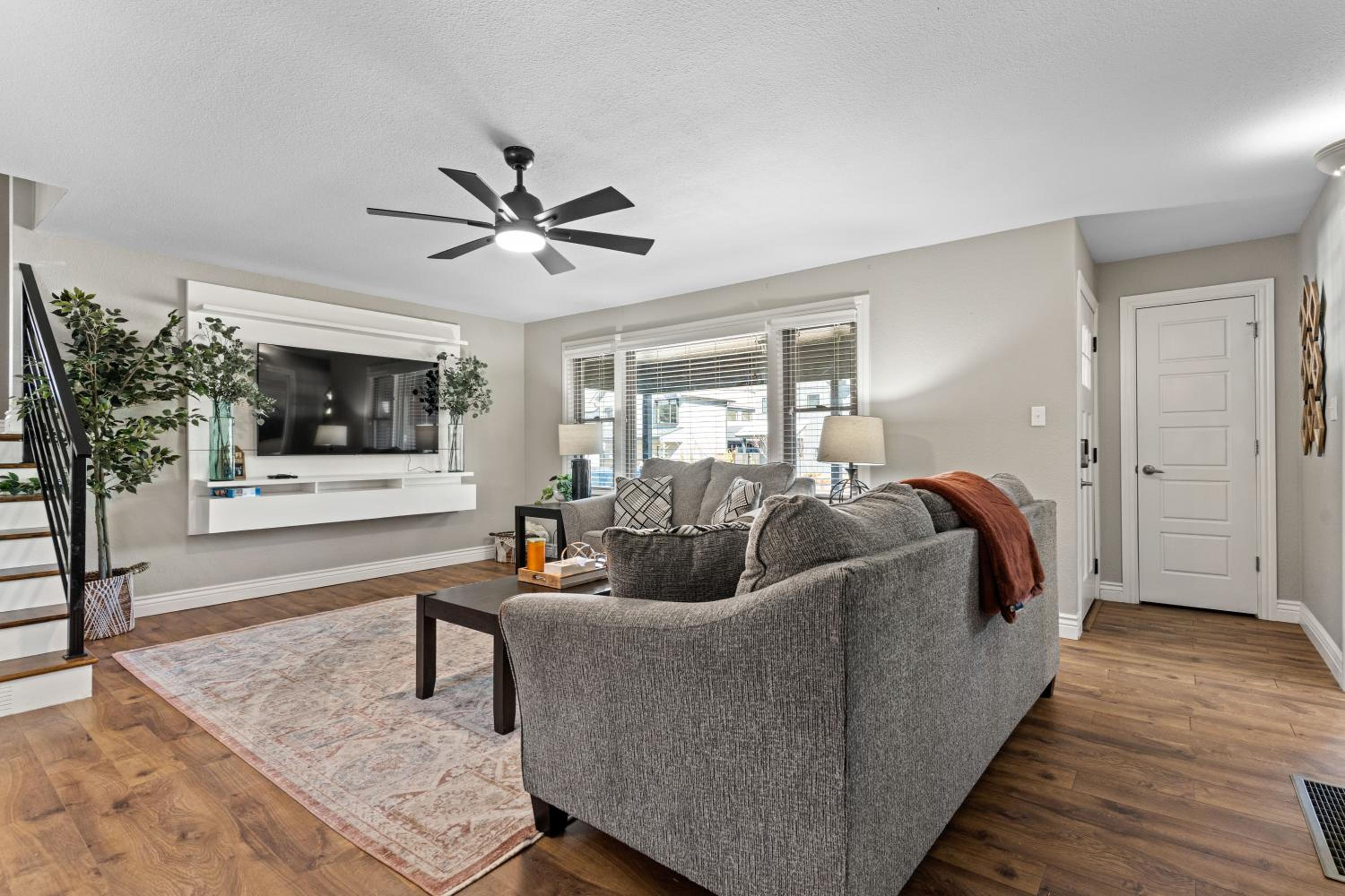 Villa Bella elegant family retreat in downtown view 4