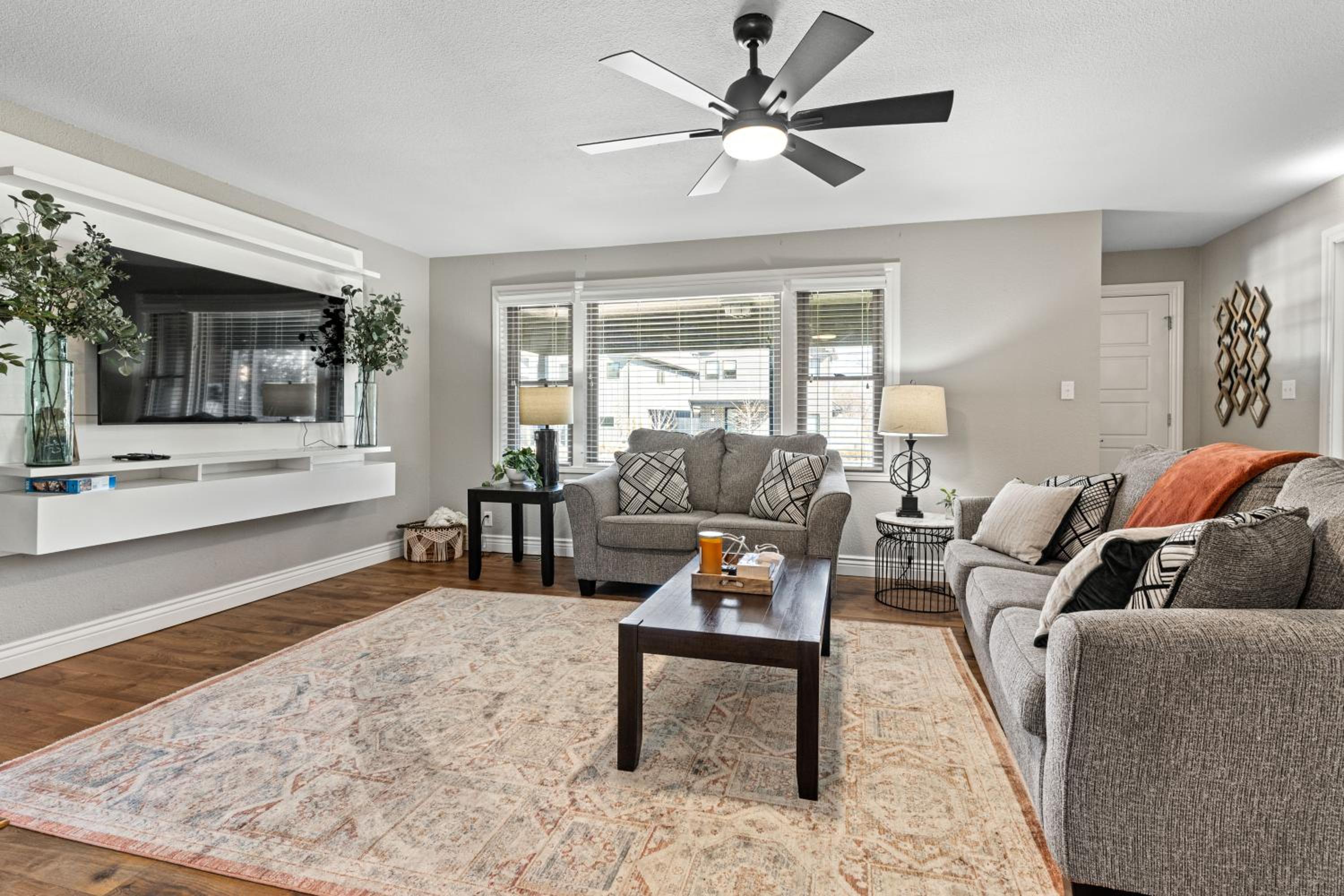 Villa Bella elegant family retreat in downtown view 2