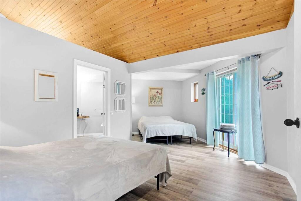 Lovely Muskoka Waterfront Cottage-Hot tub & Sauna!