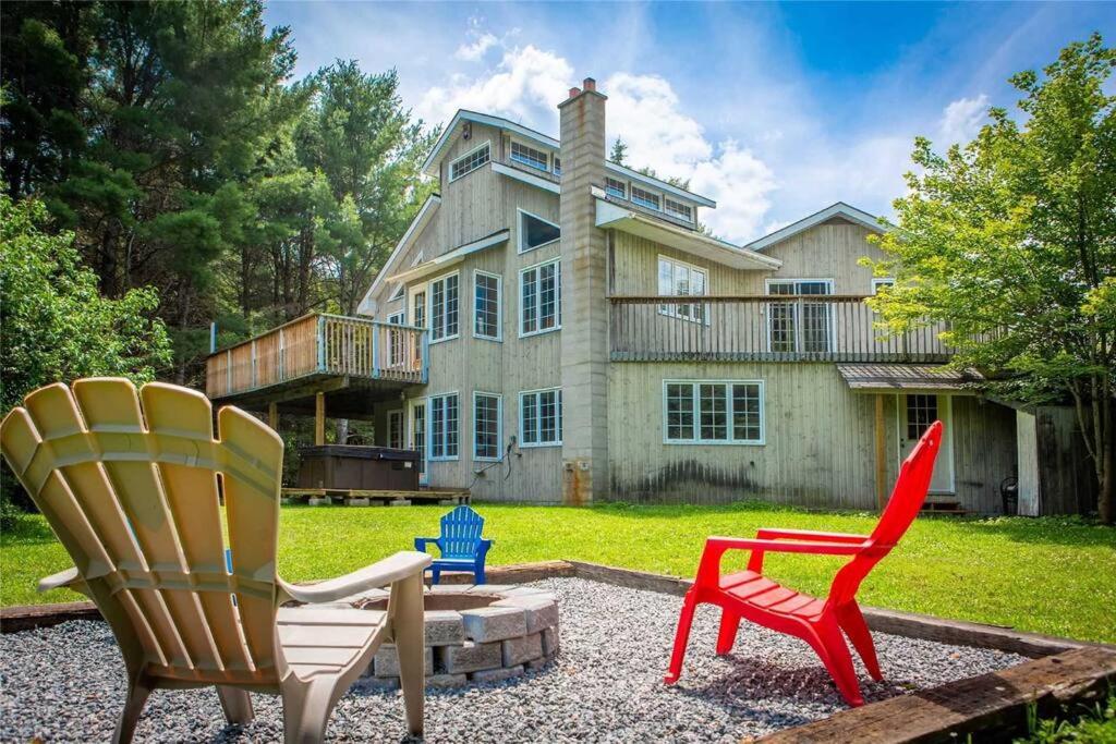 Lovely Muskoka Waterfront Cottage-Hot tub & Sauna!