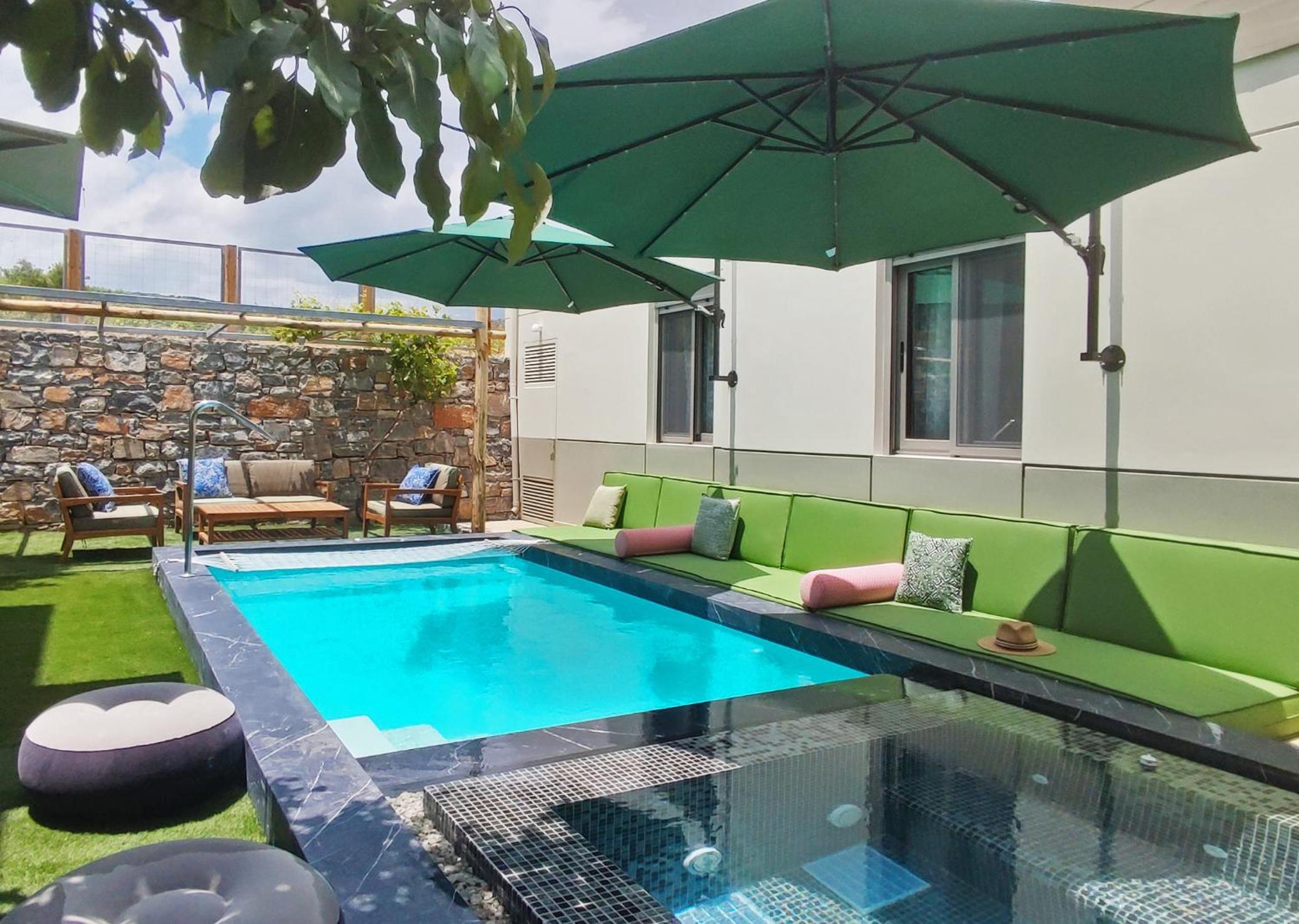 Villa Salvia - Country style luxury & a captivating poolscape