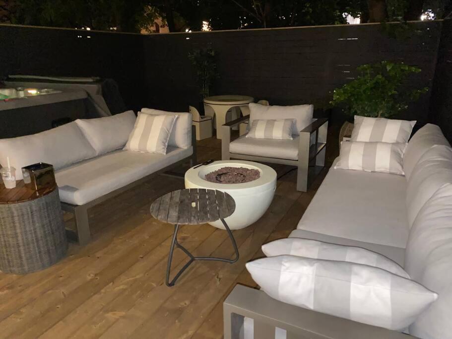 The One - Outdoor Jacuzzi & Indoor Elevator