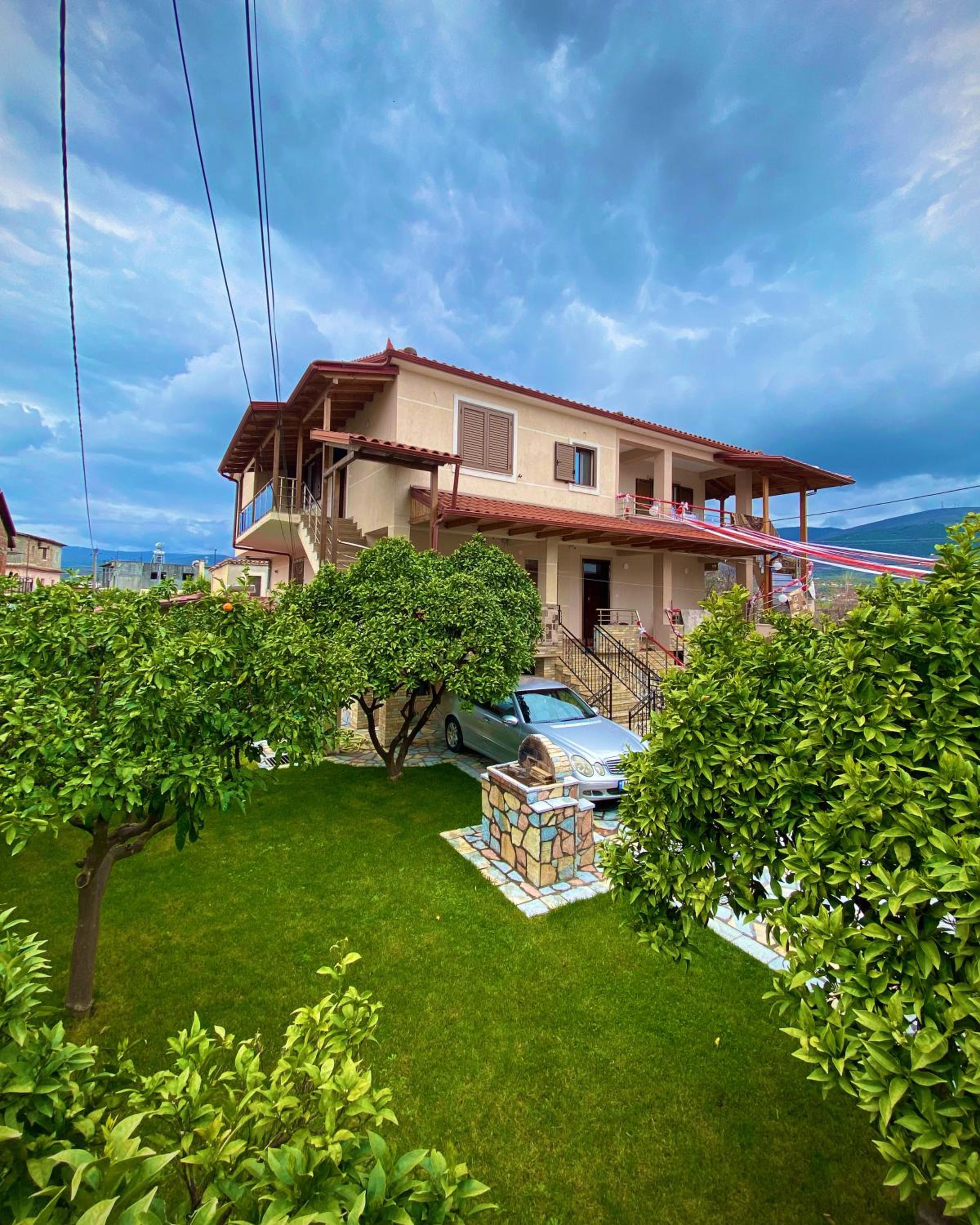 Villa Berat - View of Berat Castle & Traditional Breakfast