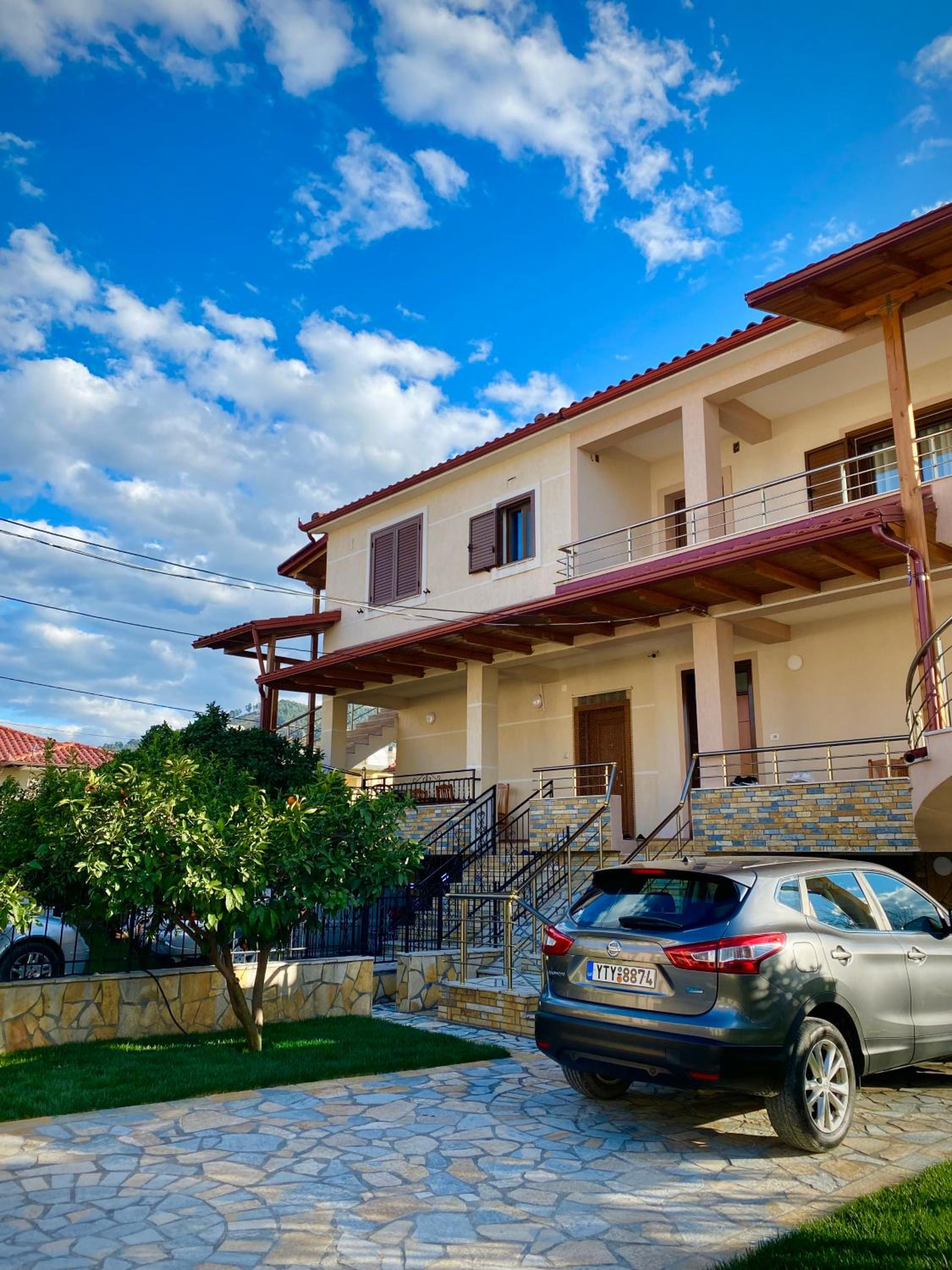 Villa Berat - View of Berat Castle & Traditional Breakfast