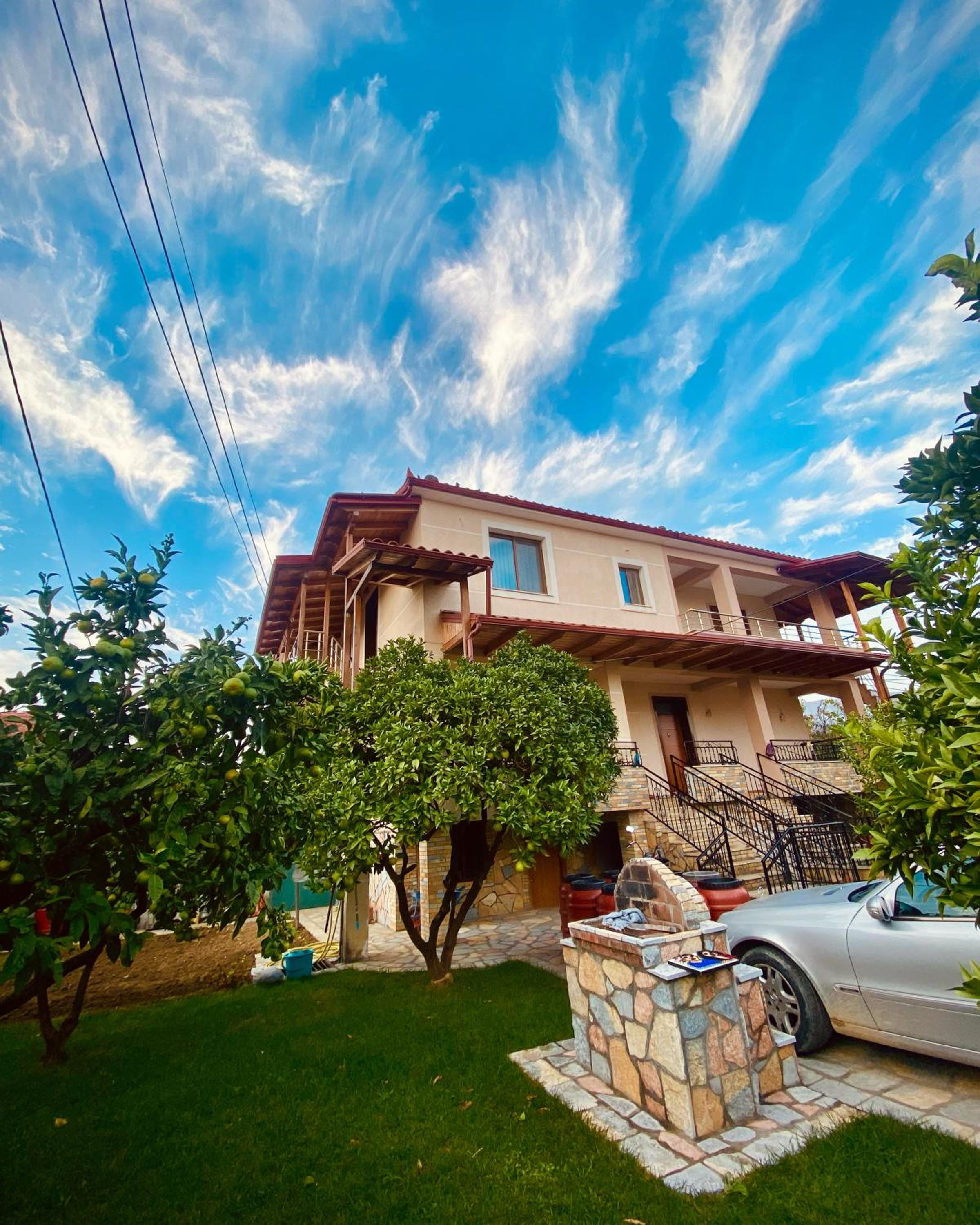 Villa Berat - View of Berat Castle & Traditional Breakfast
