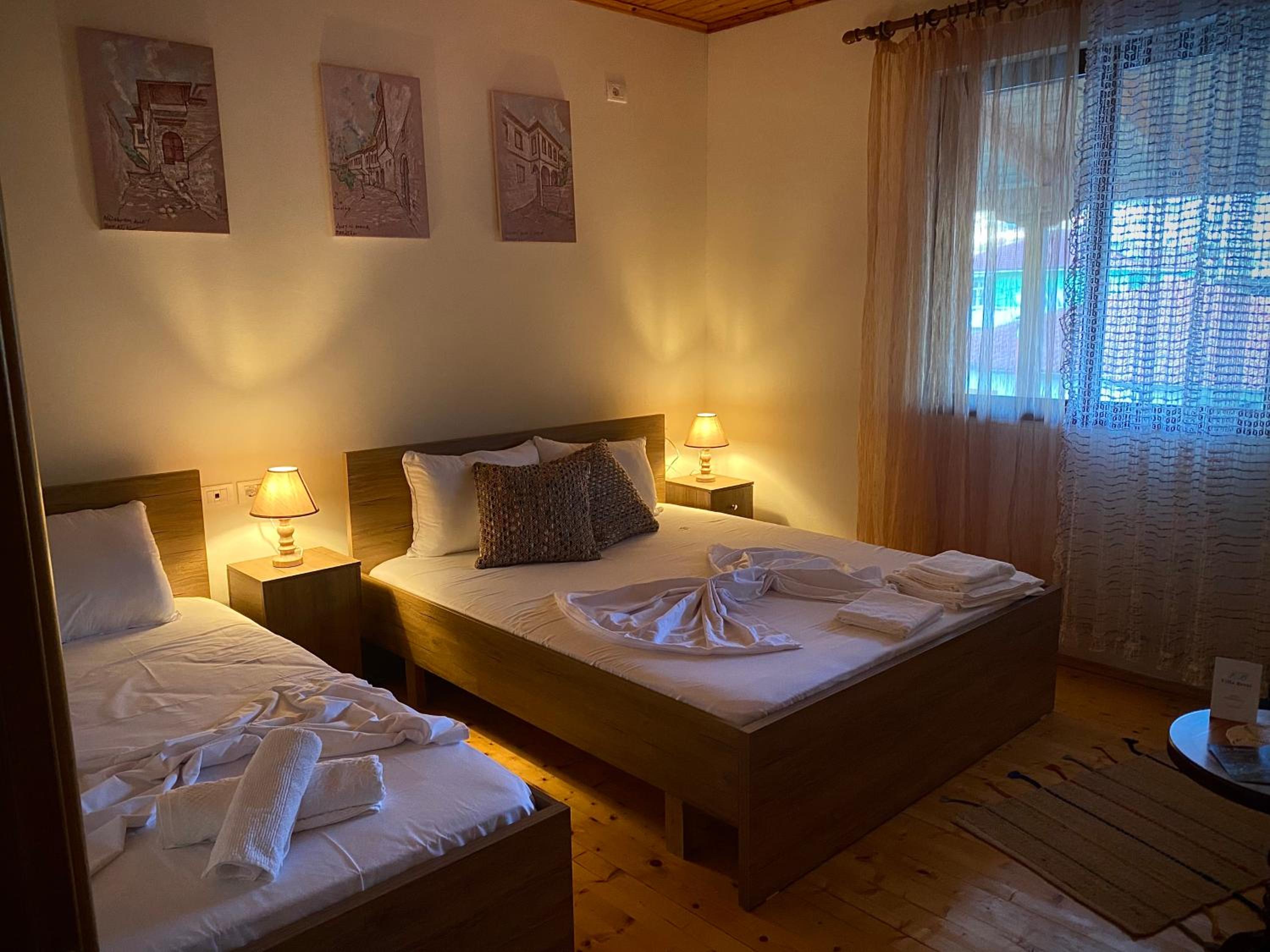 Villa Berat - View of Berat Castle & Traditional Breakfast