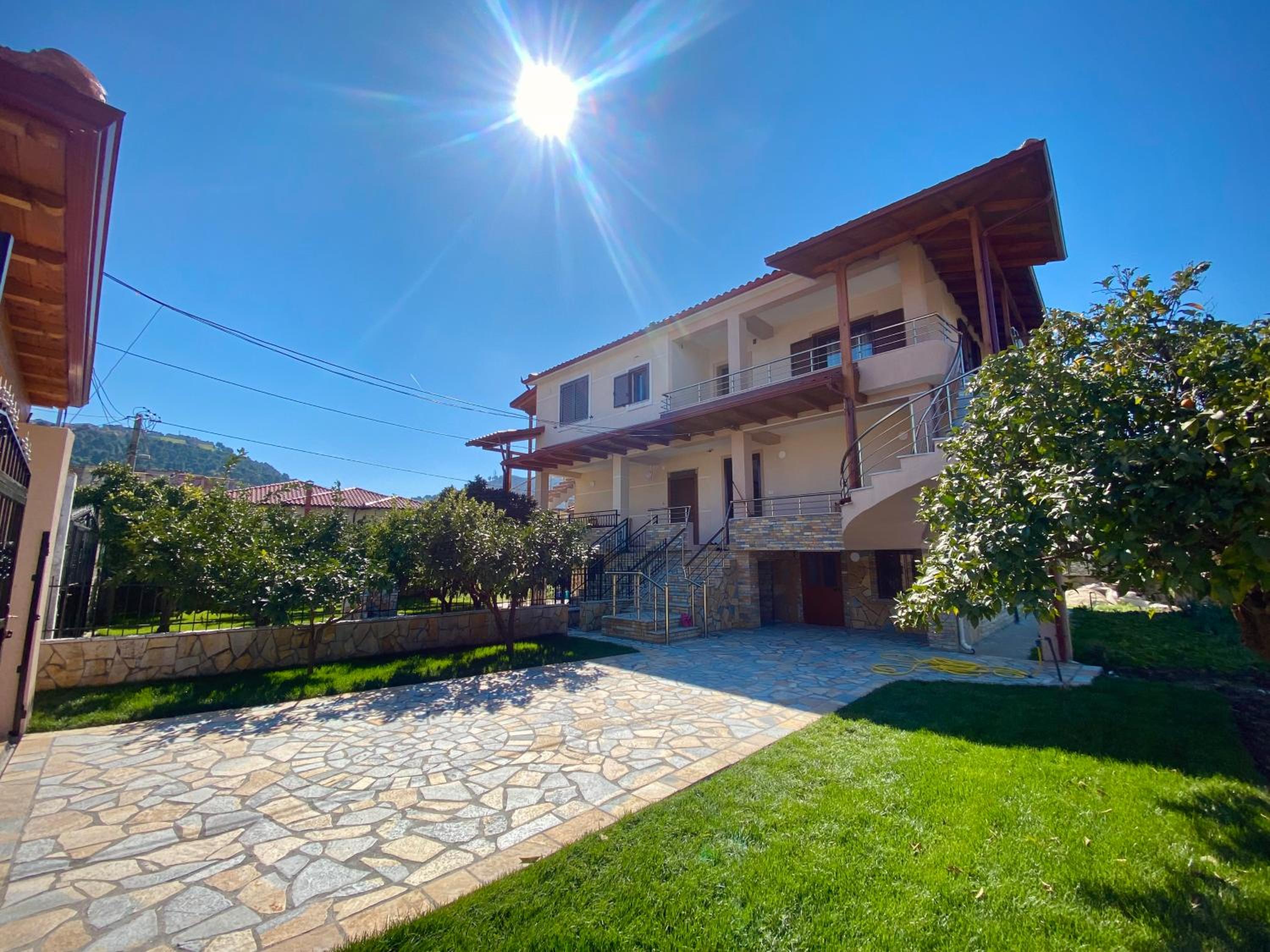 Villa Berat - View of Berat Castle & Traditional Breakfast