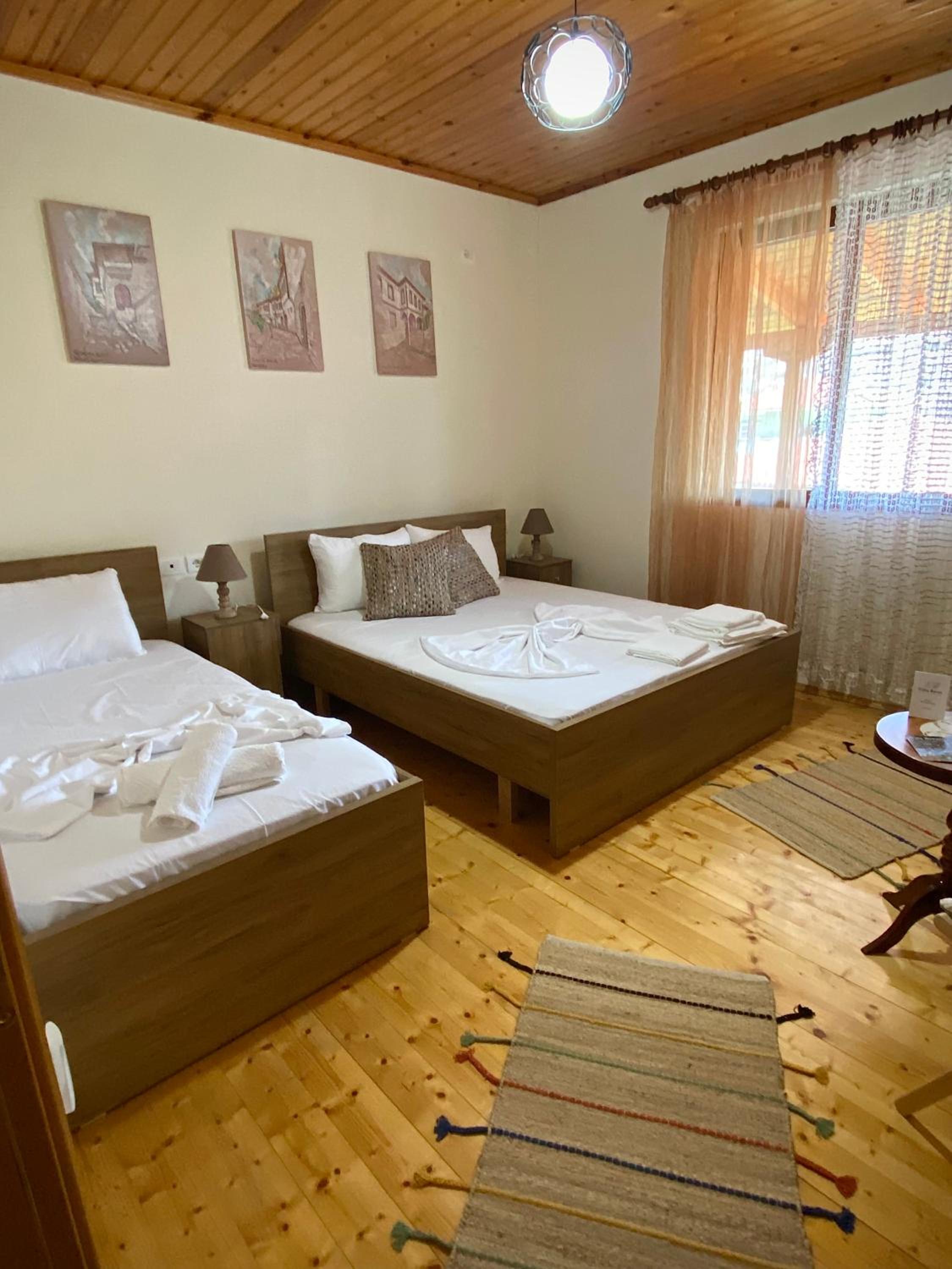 Villa Berat - View of Berat Castle & Traditional Breakfast