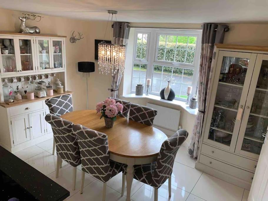 Lovely house, Honeybourne, edge of Cotswolds view 3