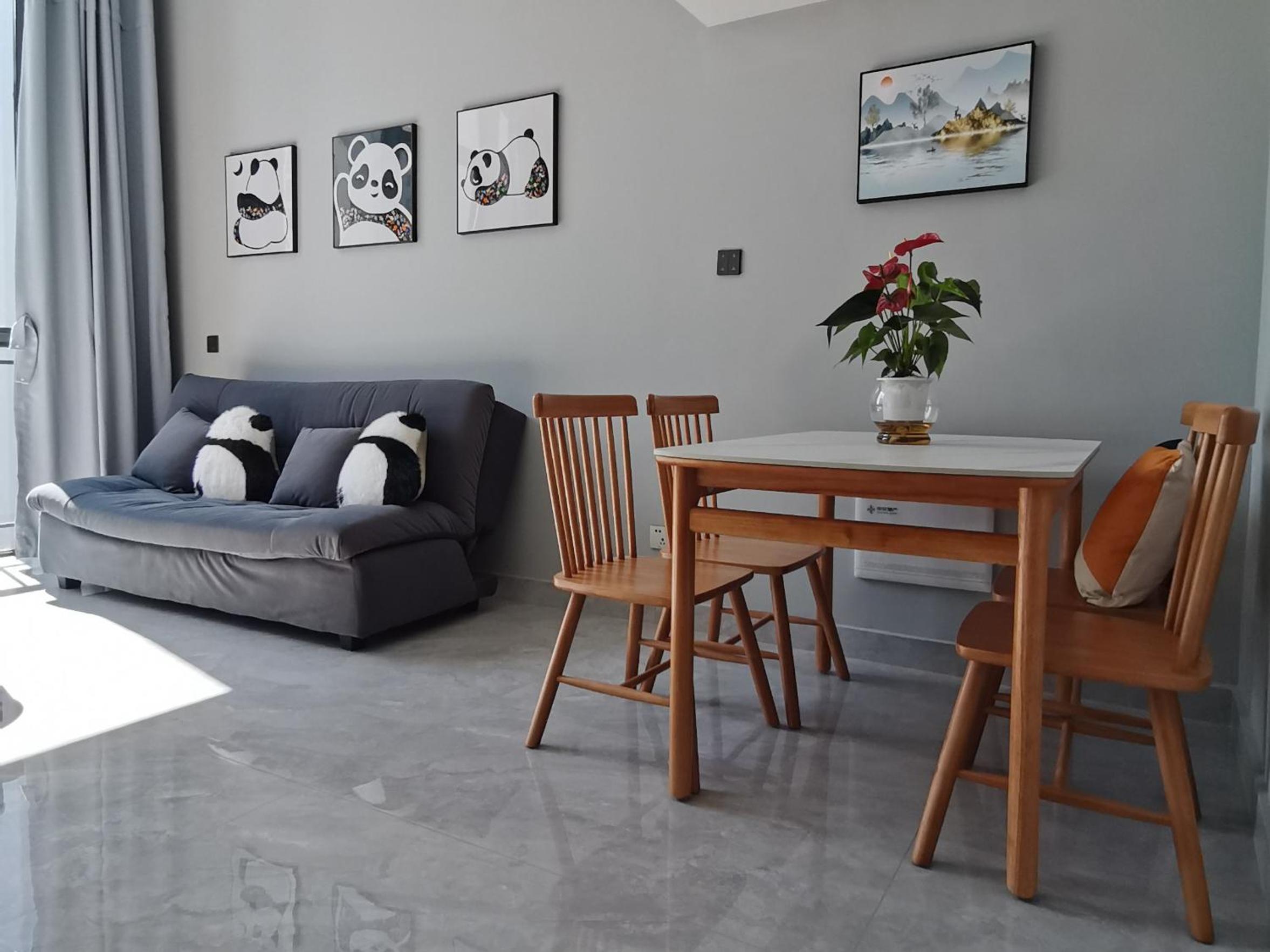 Panda ZuoKe Besucher Apartment 熊猫坐客民宿