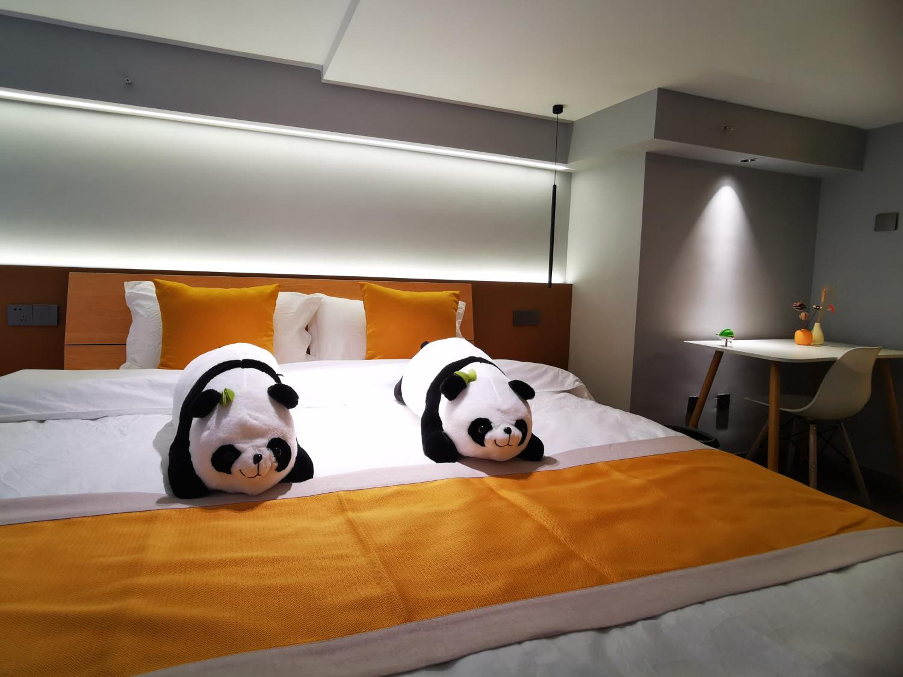 Panda ZuoKe Besucher Apartment 熊猫坐客民宿