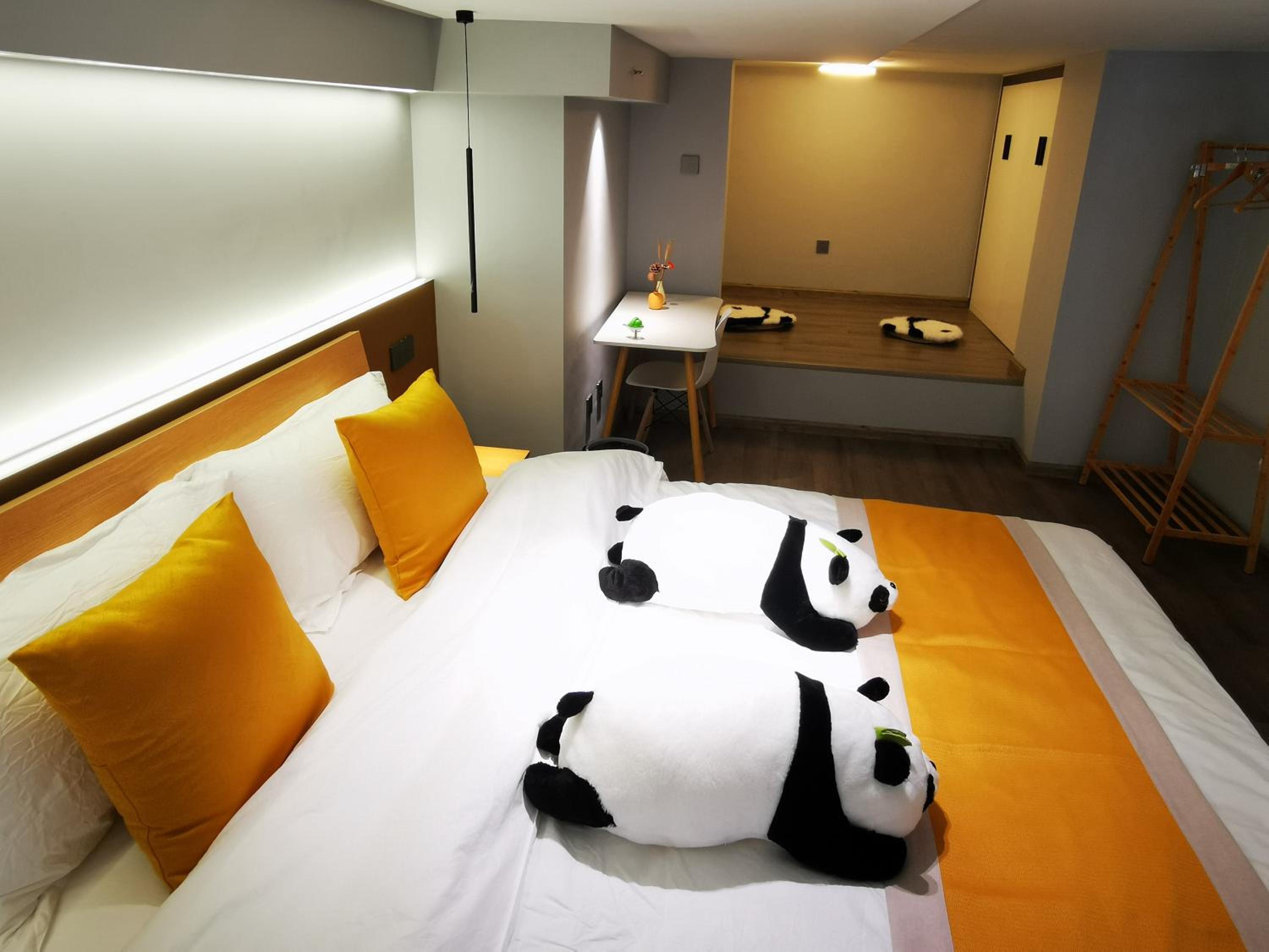 Panda ZuoKe Besucher Apartment 熊猫坐客民宿