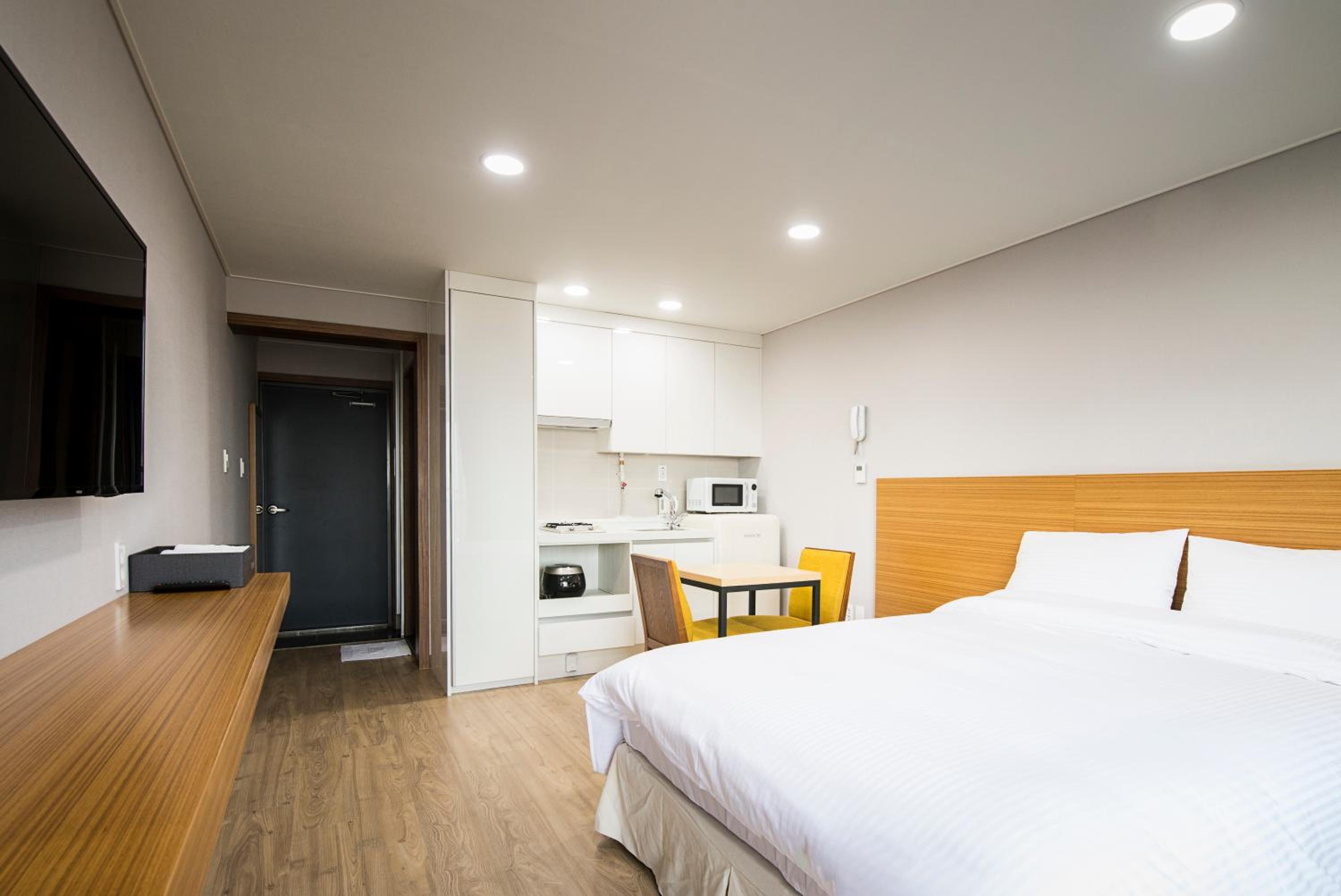 W Ocean Pension