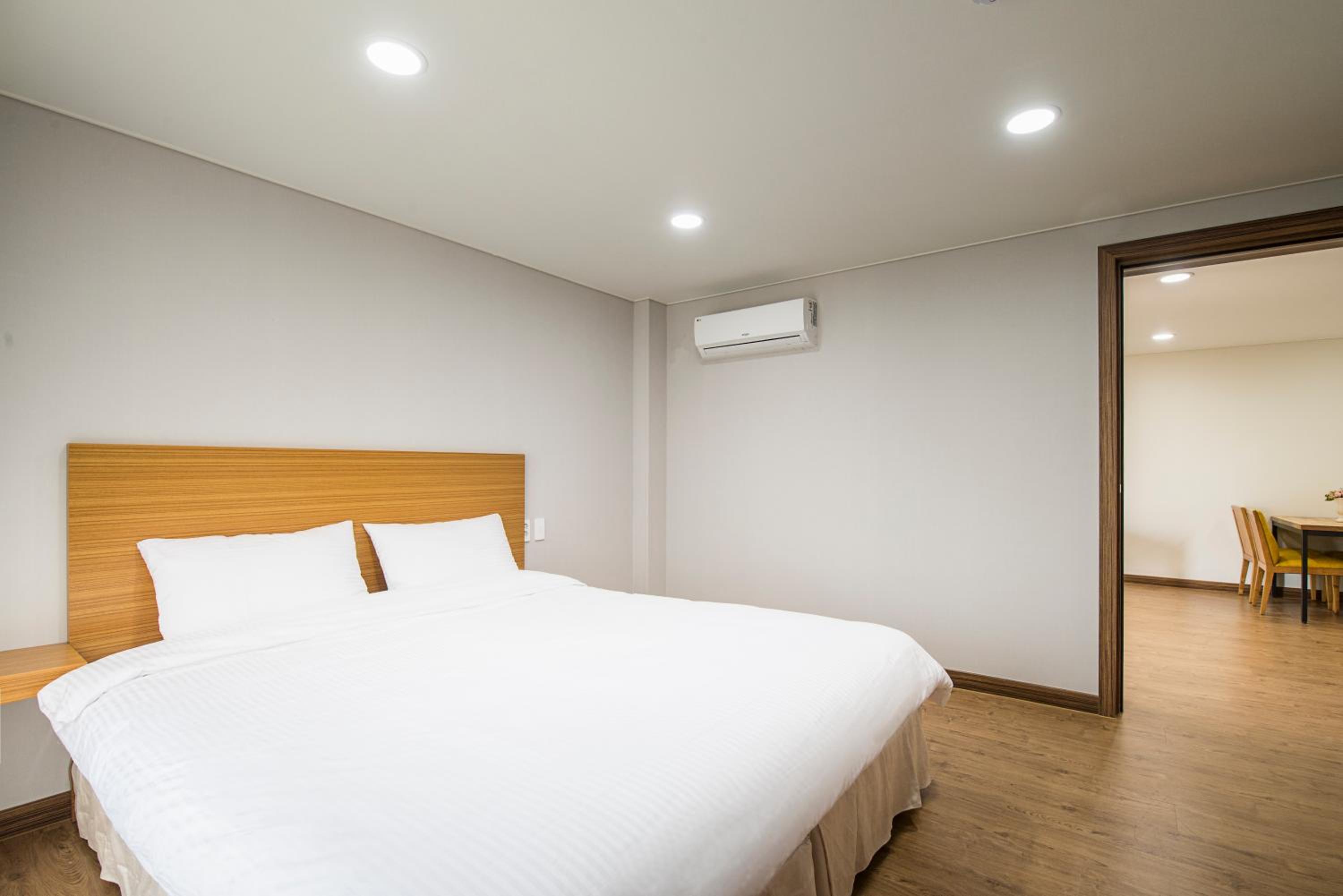W Ocean Pension