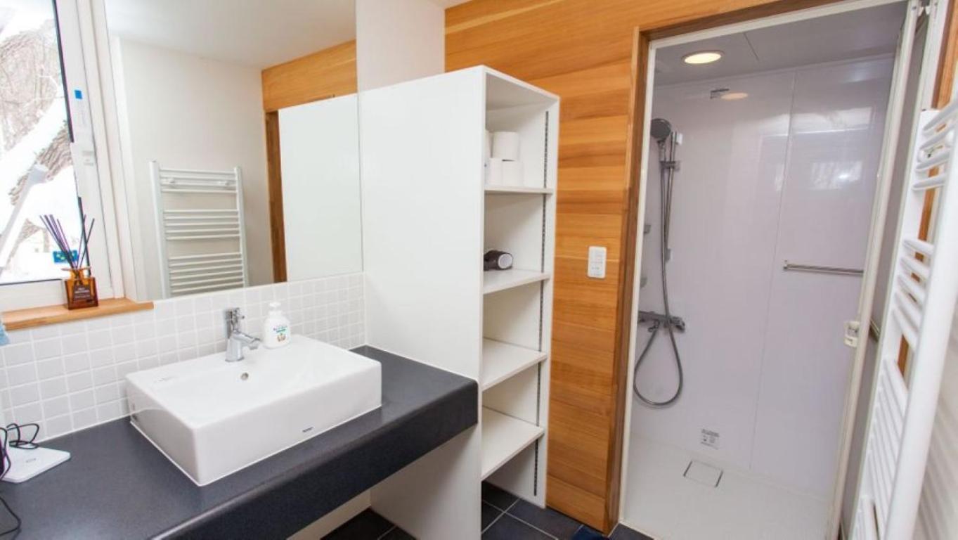 Shirokin Chalet walking distance to Rusutsu Resort