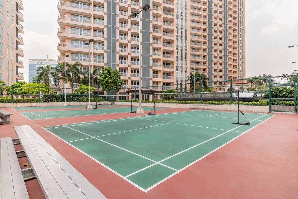 Studio at Venice Mall, near Airport, BGC & Makati view 4