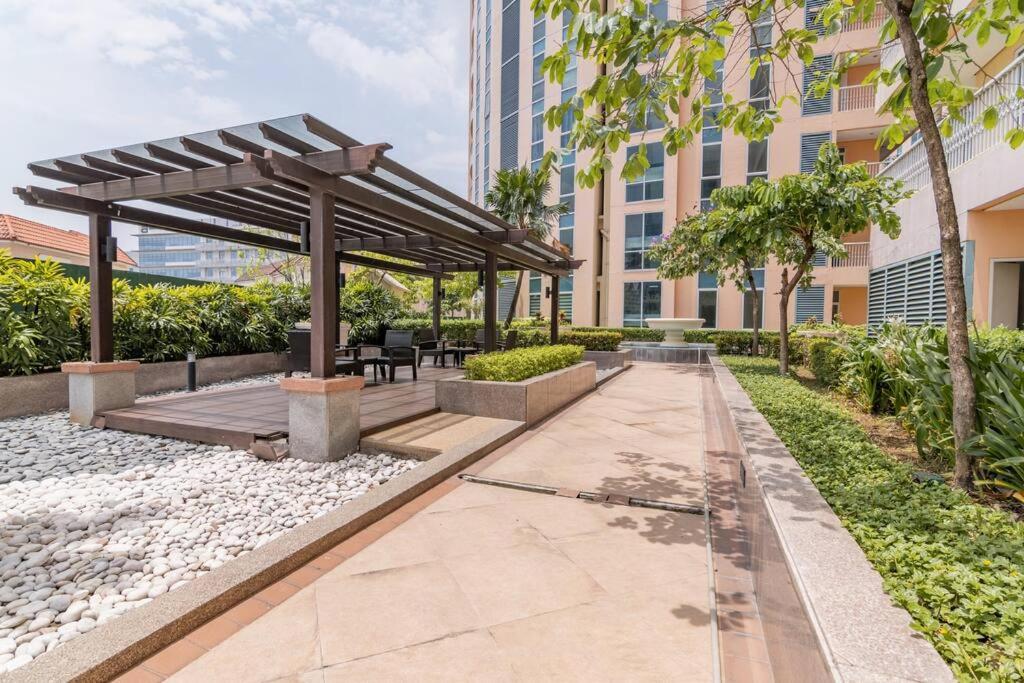 Studio at Venice Mall, near Airport, BGC & Makati view 5
