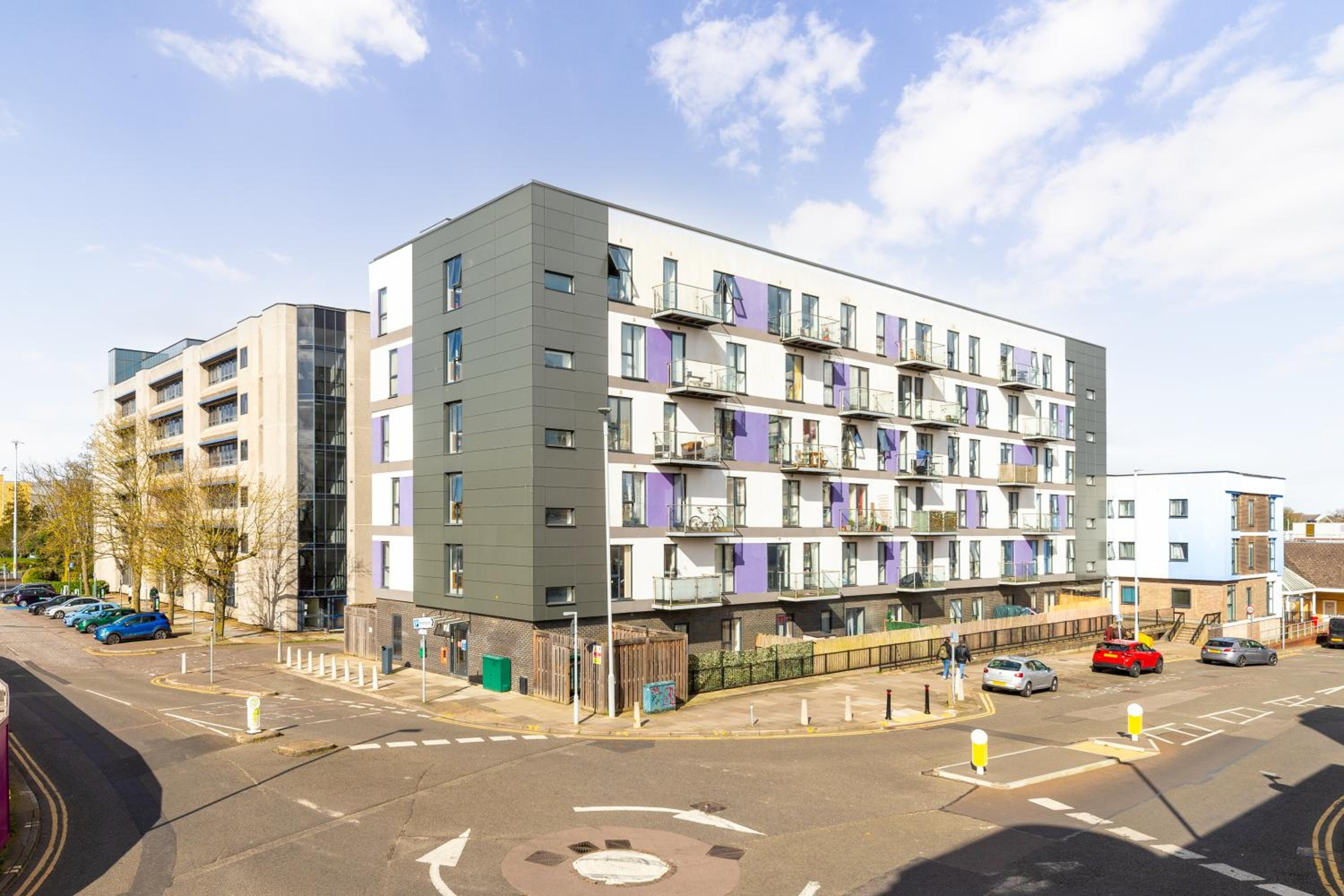 Stevenage Vacations - Stevenage - 2 Bedroom Apartment, Free Wifi  Balcony Upto 5 guests - Property Image 3