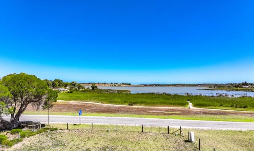 Banksia Lakeview Retreat