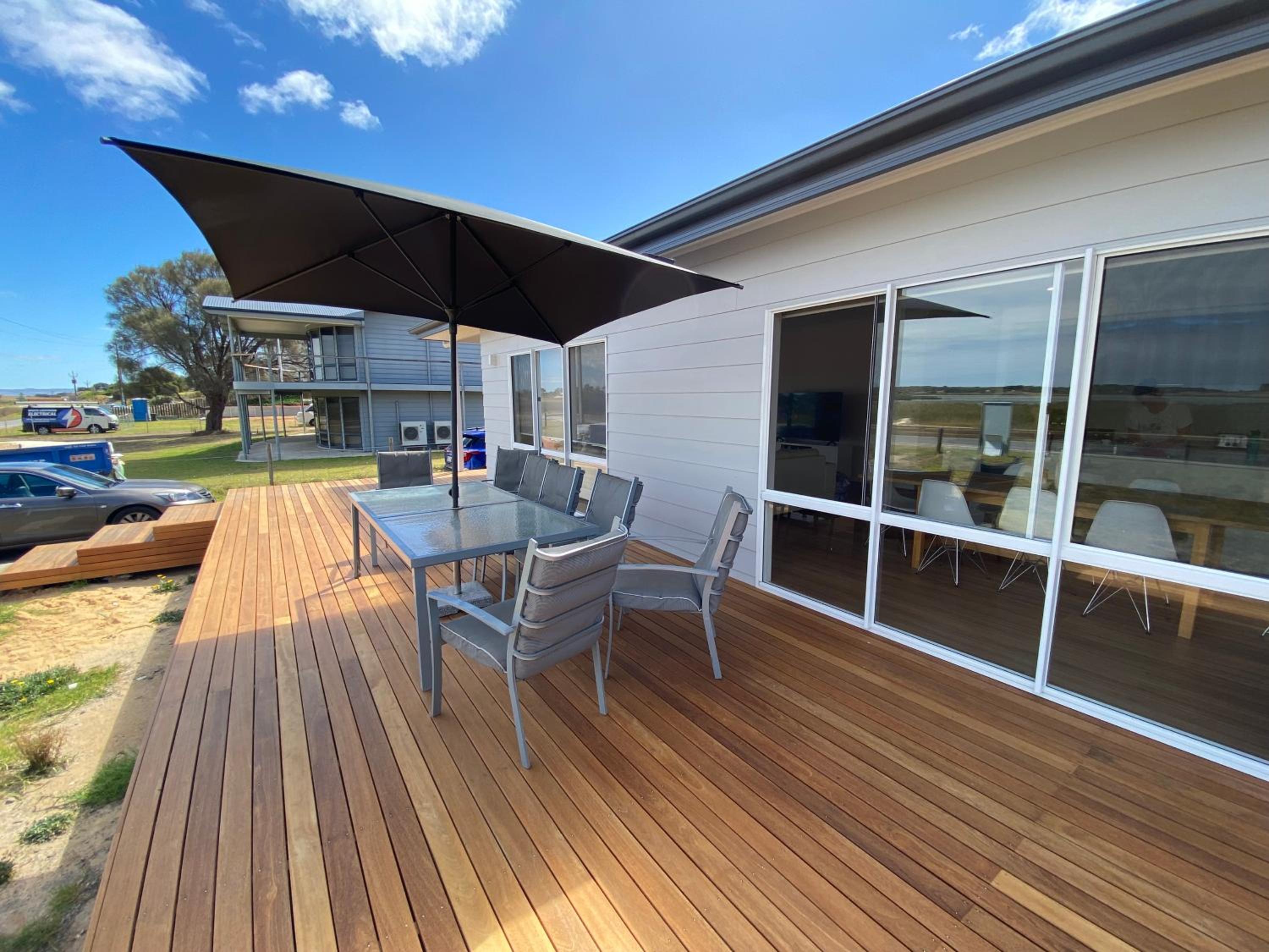 Banksia Lakeview Retreat